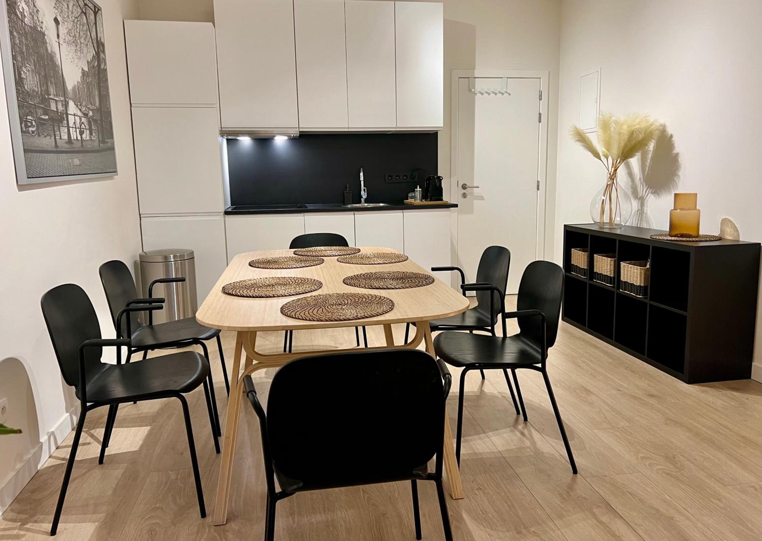 2 bedroom Apartment with garden close to station