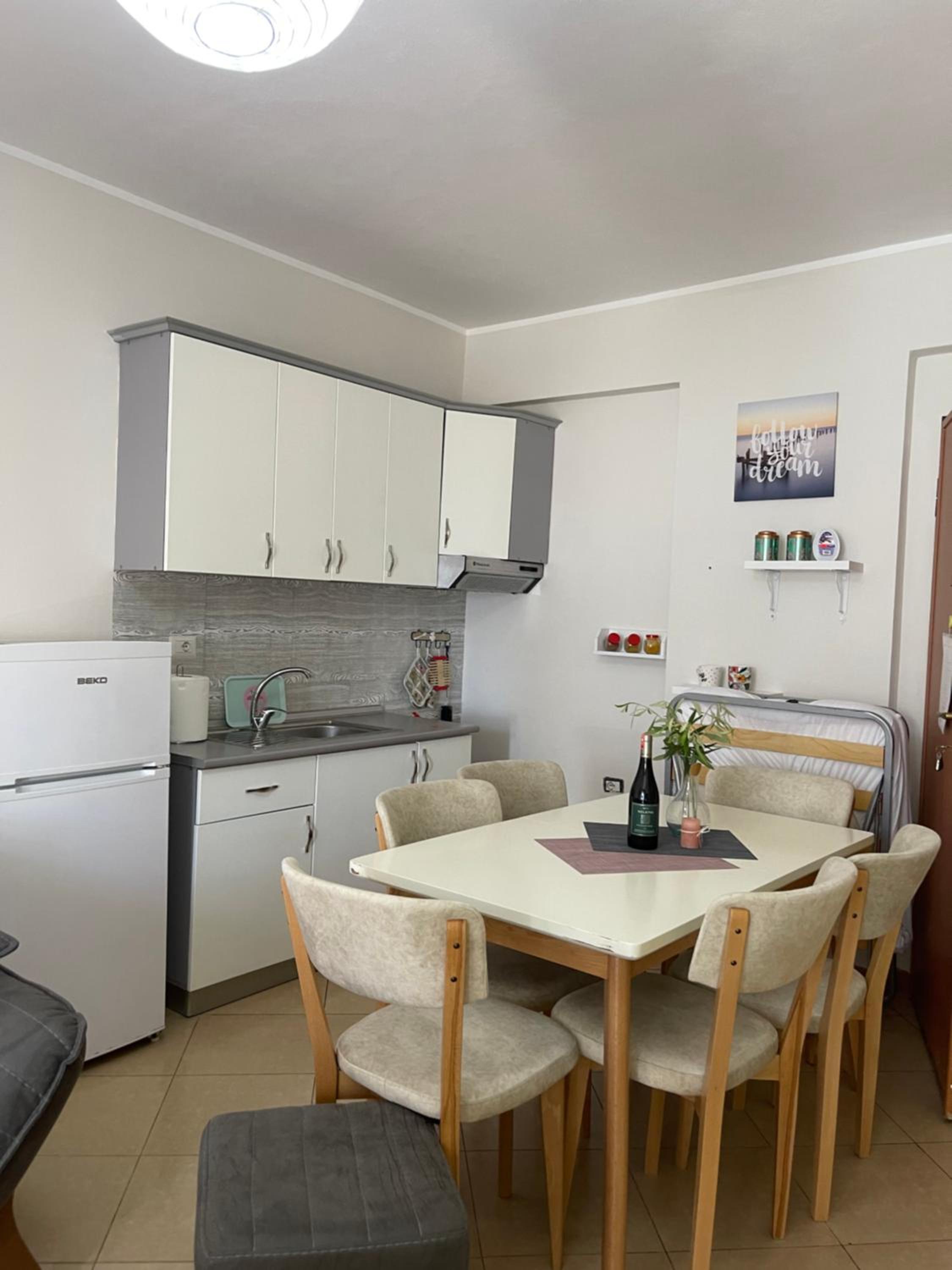 seaside apartment vlora