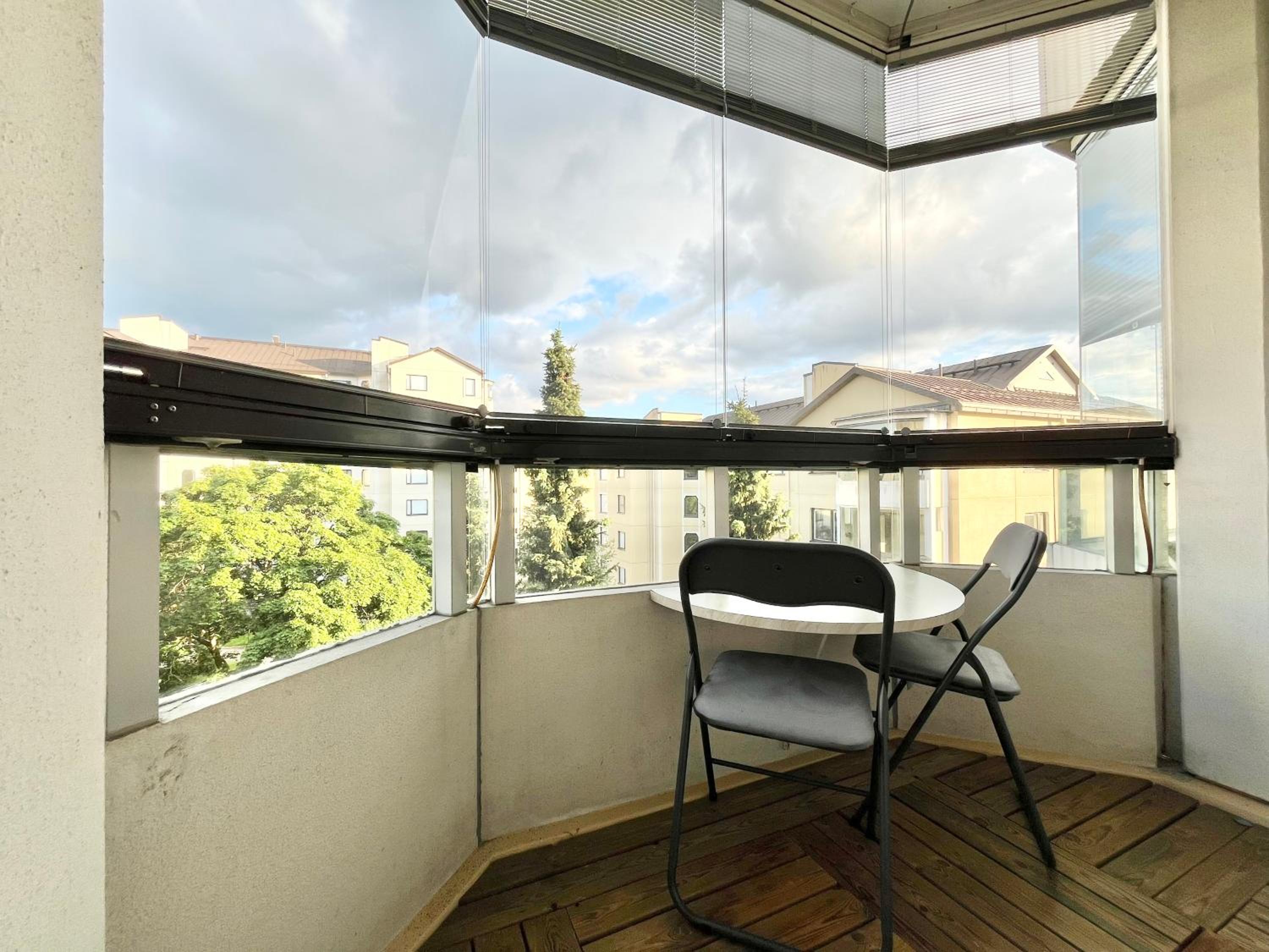 EP City Suite - Sauna, Balcony & Free parking view 3