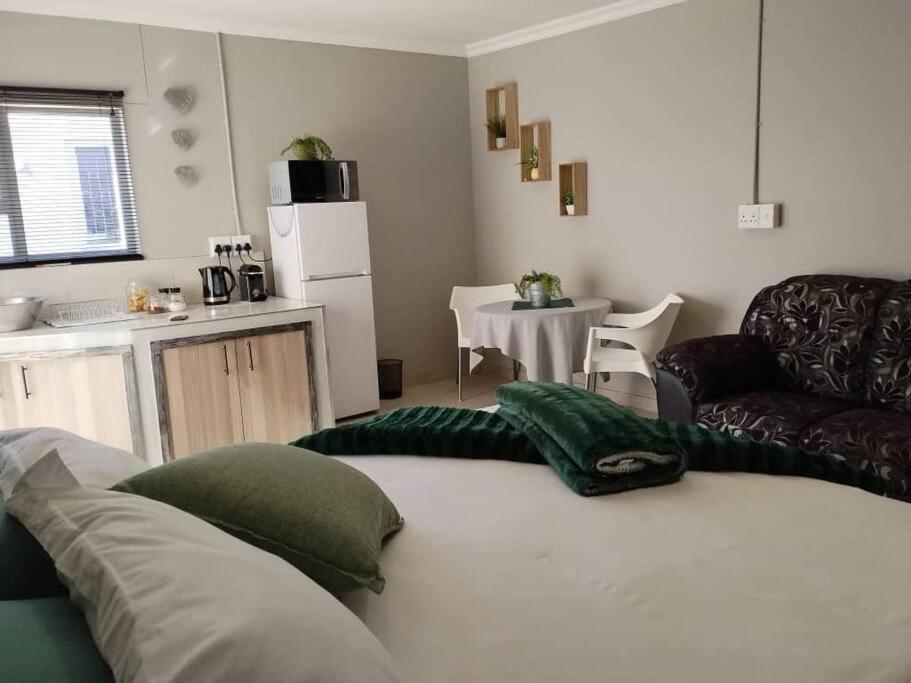 Stellies Accommodation - Room 3