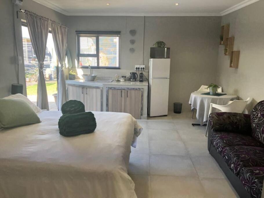 Stellies Accommodation - Room 3