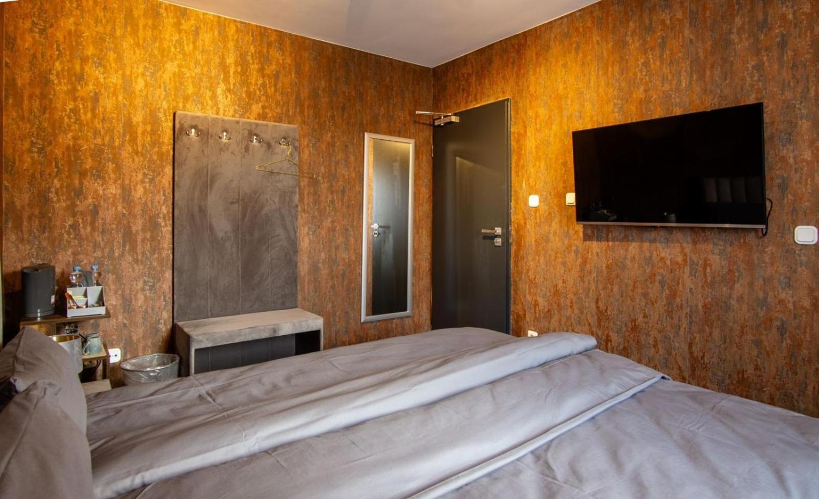 Bed and Breakfast 33