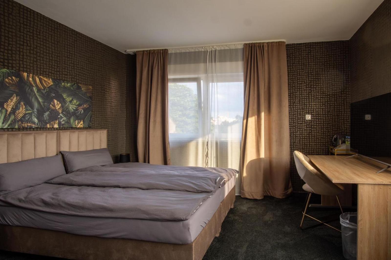 Bed and Breakfast 33