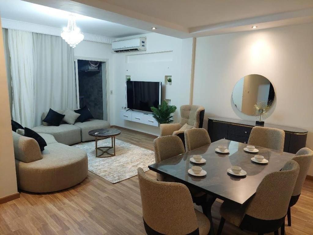 Compound the address el sheikh Zayed