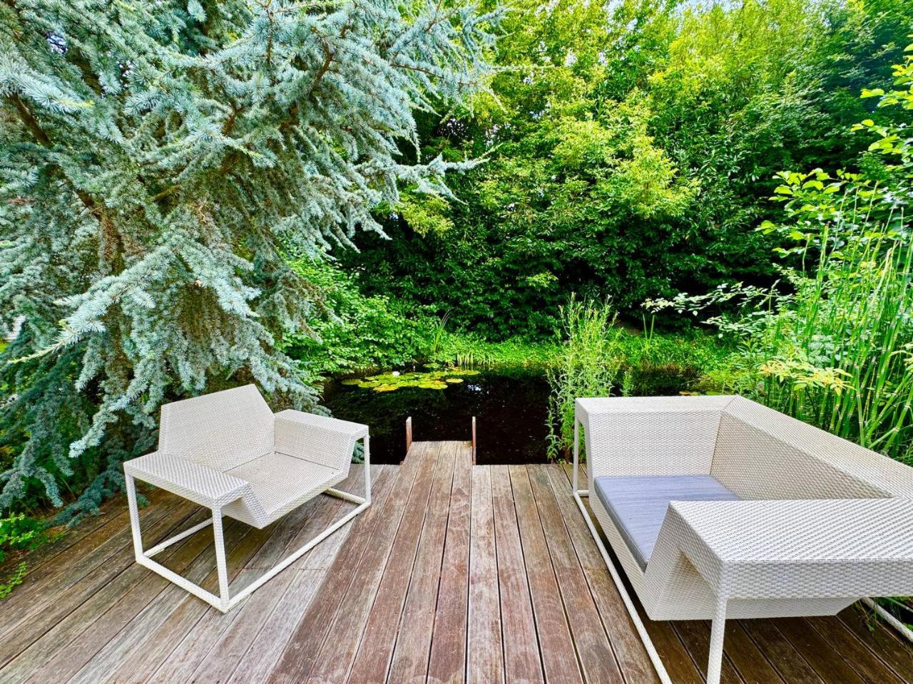 Luxus Design Ferienhaus Villa EMG Bensheim nah Frankfurt, Heidelberg mit Sauna, Schwimmteich, Garten für Familien und Gruppen bis 17 Personen
