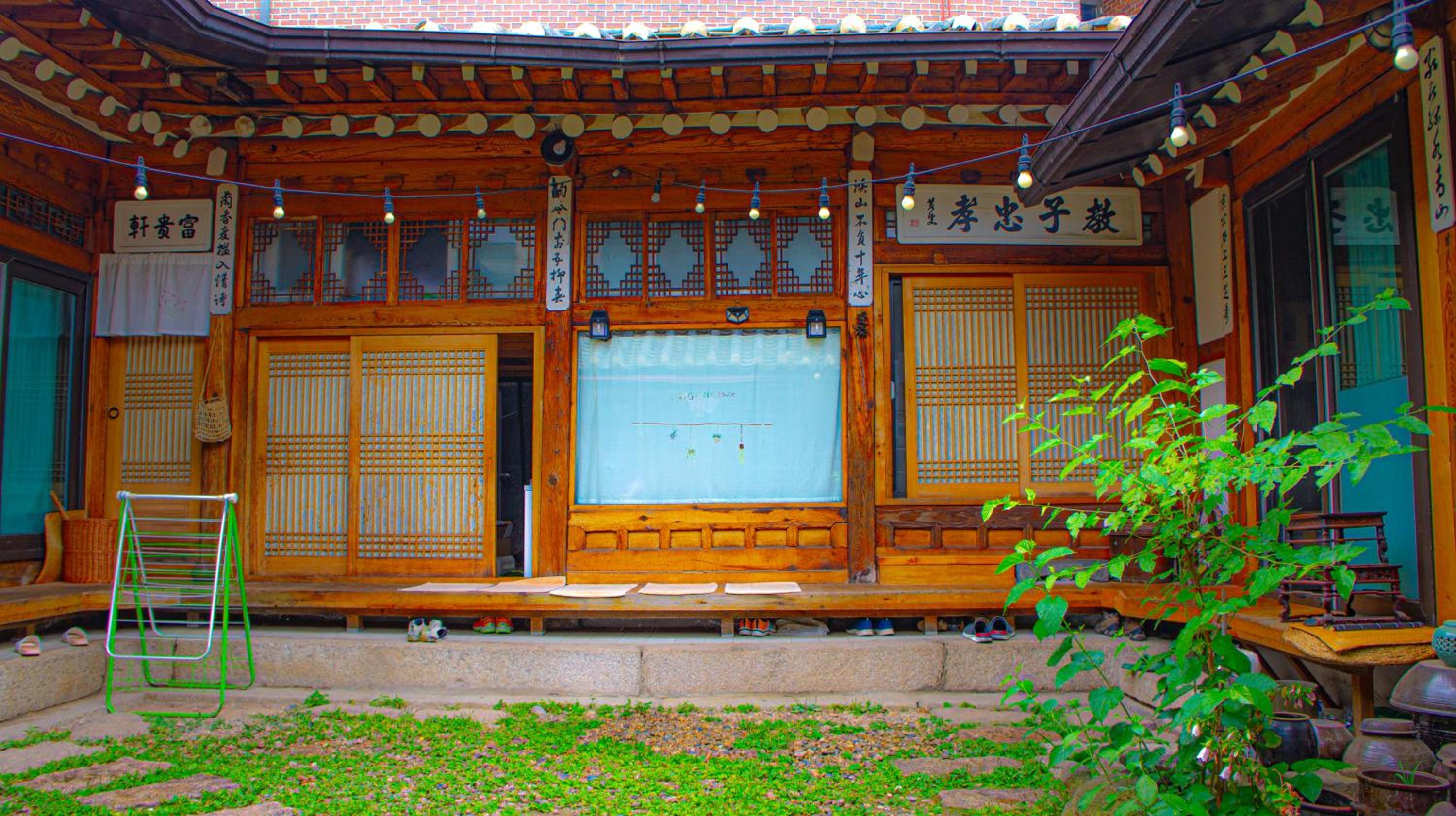 Eugene Hanok Stay view 5