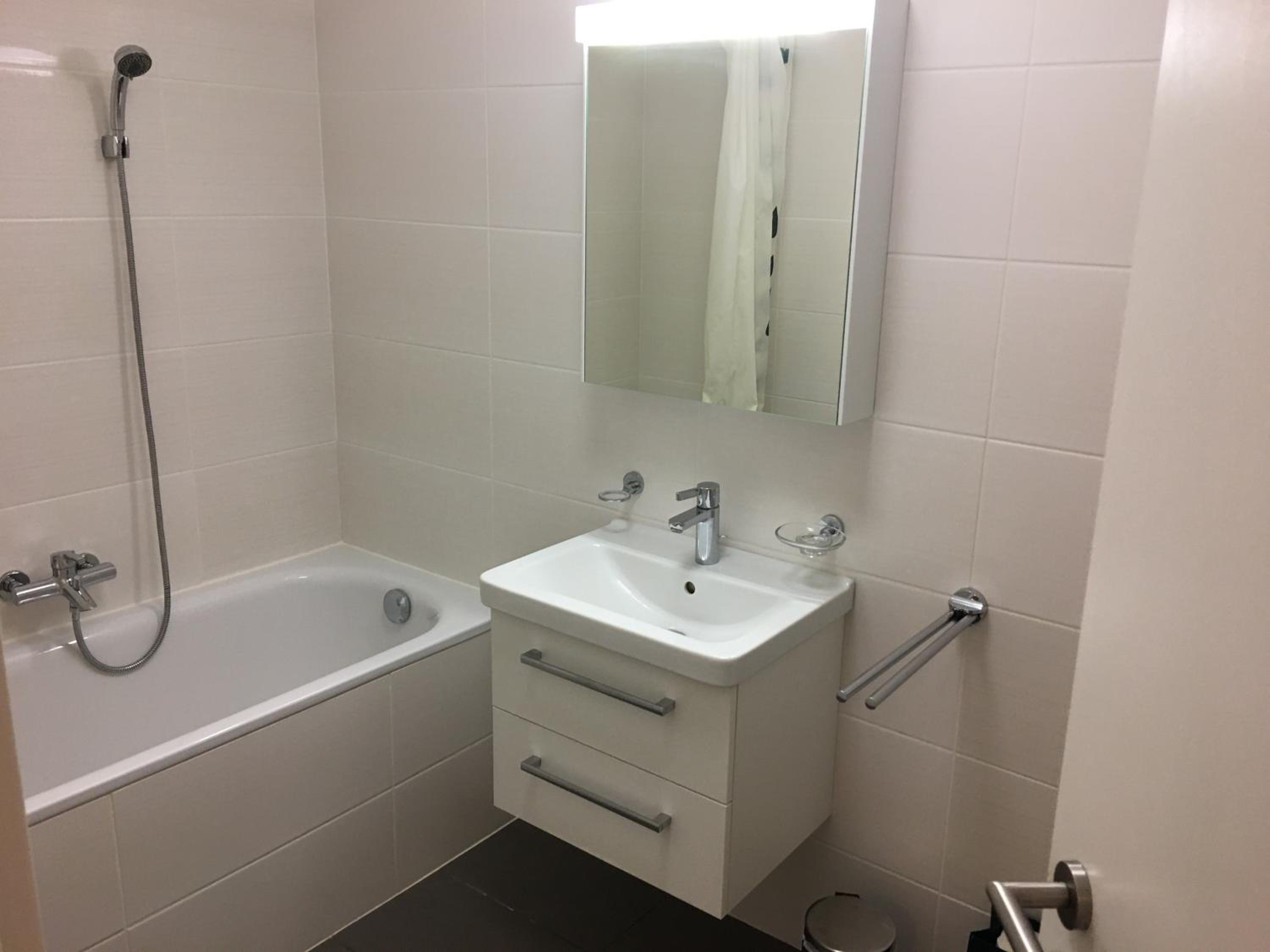 Modern apartment easy commute, Geneva & Nyon 75m2