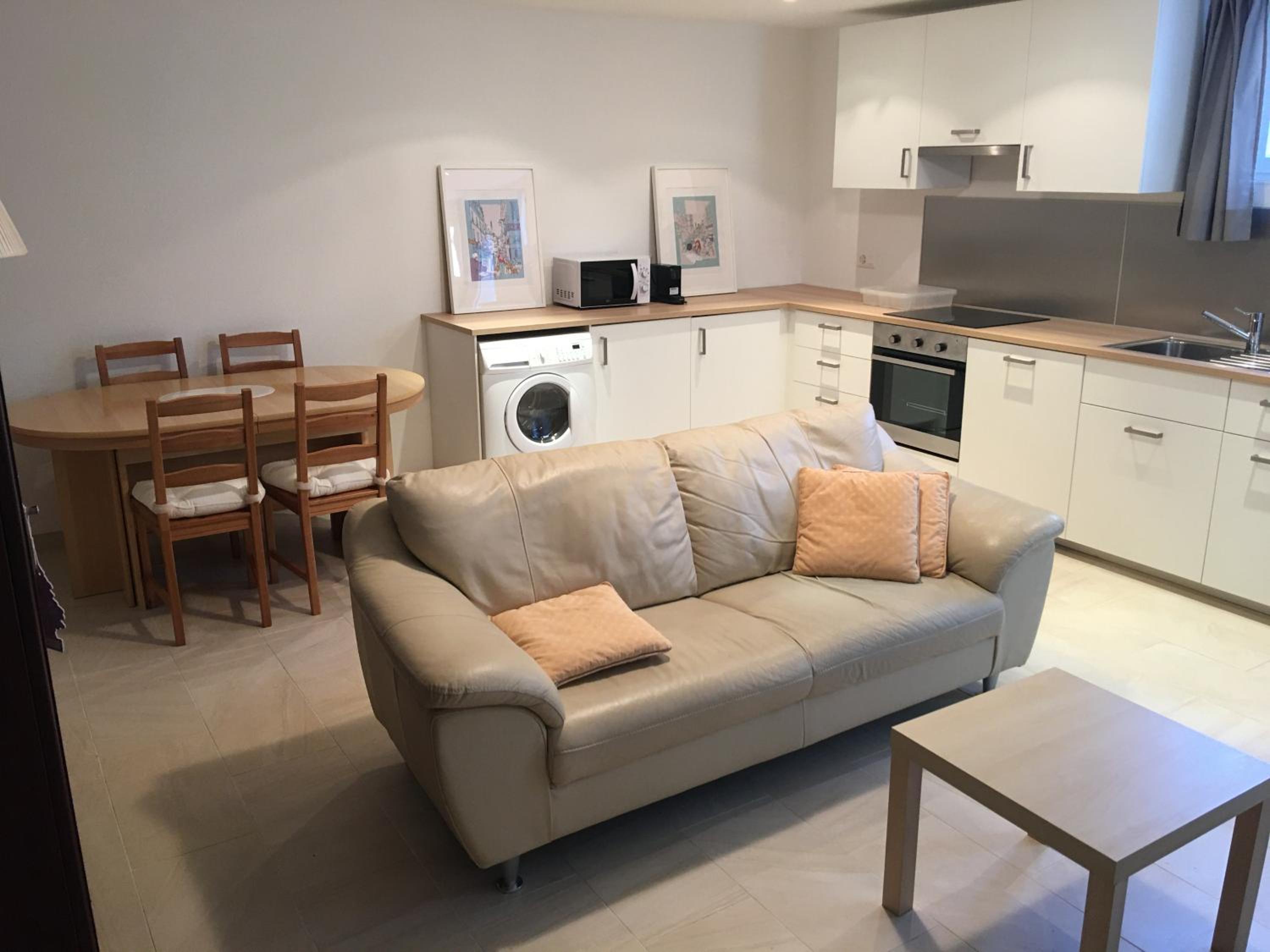 Modern apartment easy commute, Geneva & Nyon 75m2