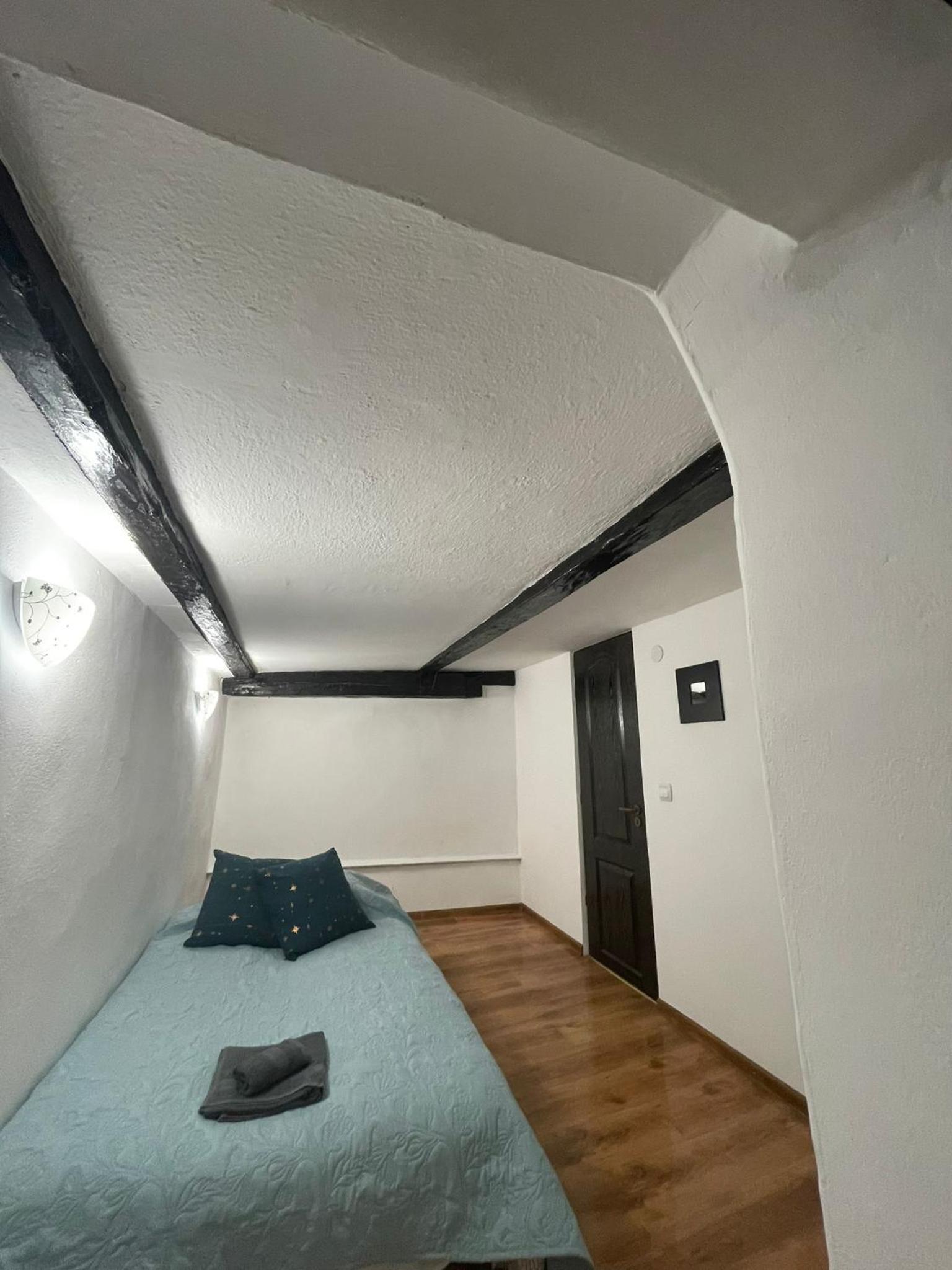 Ultracentral Medieval Apartment