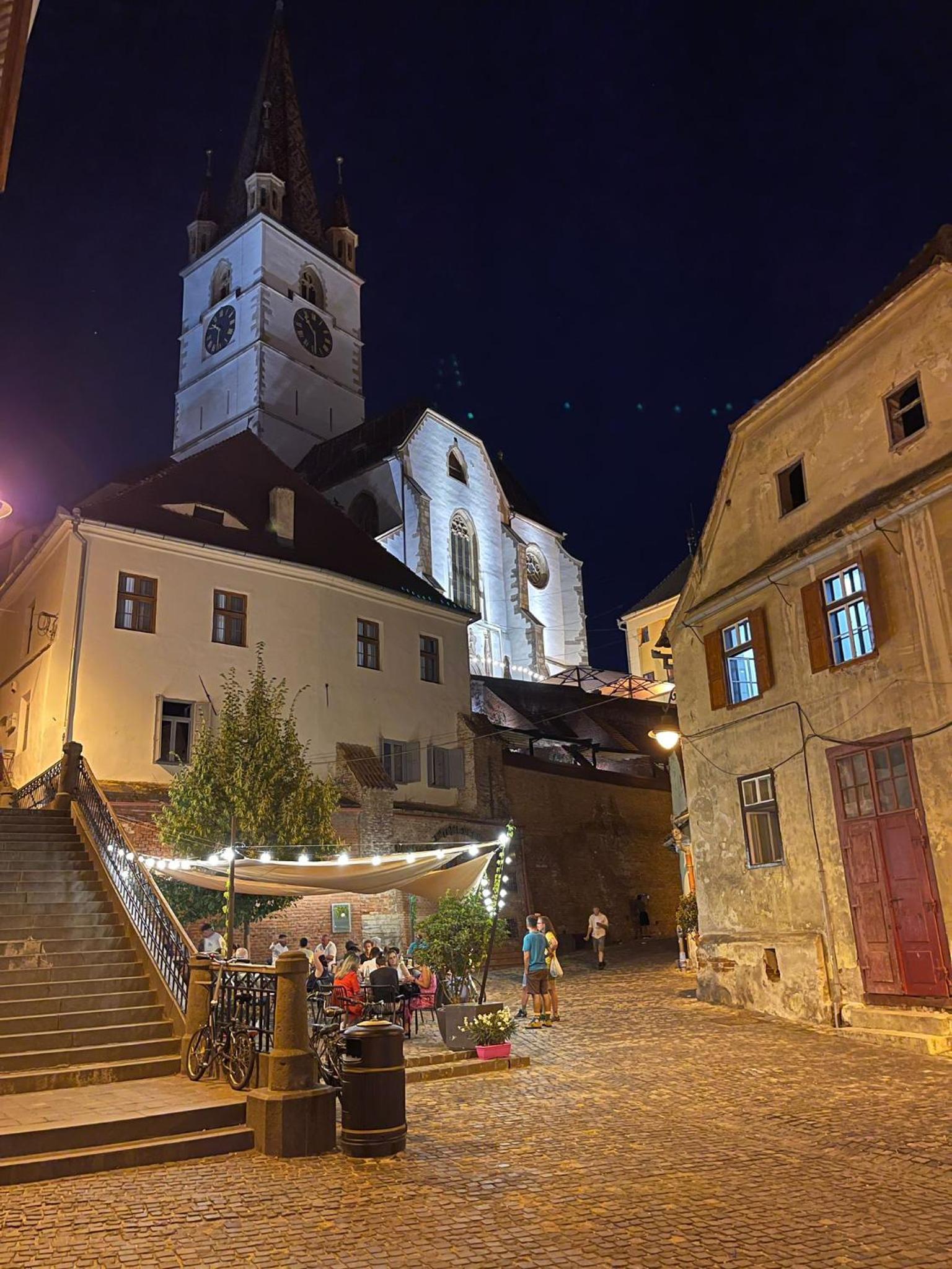 Ultracentral Medieval Apartment