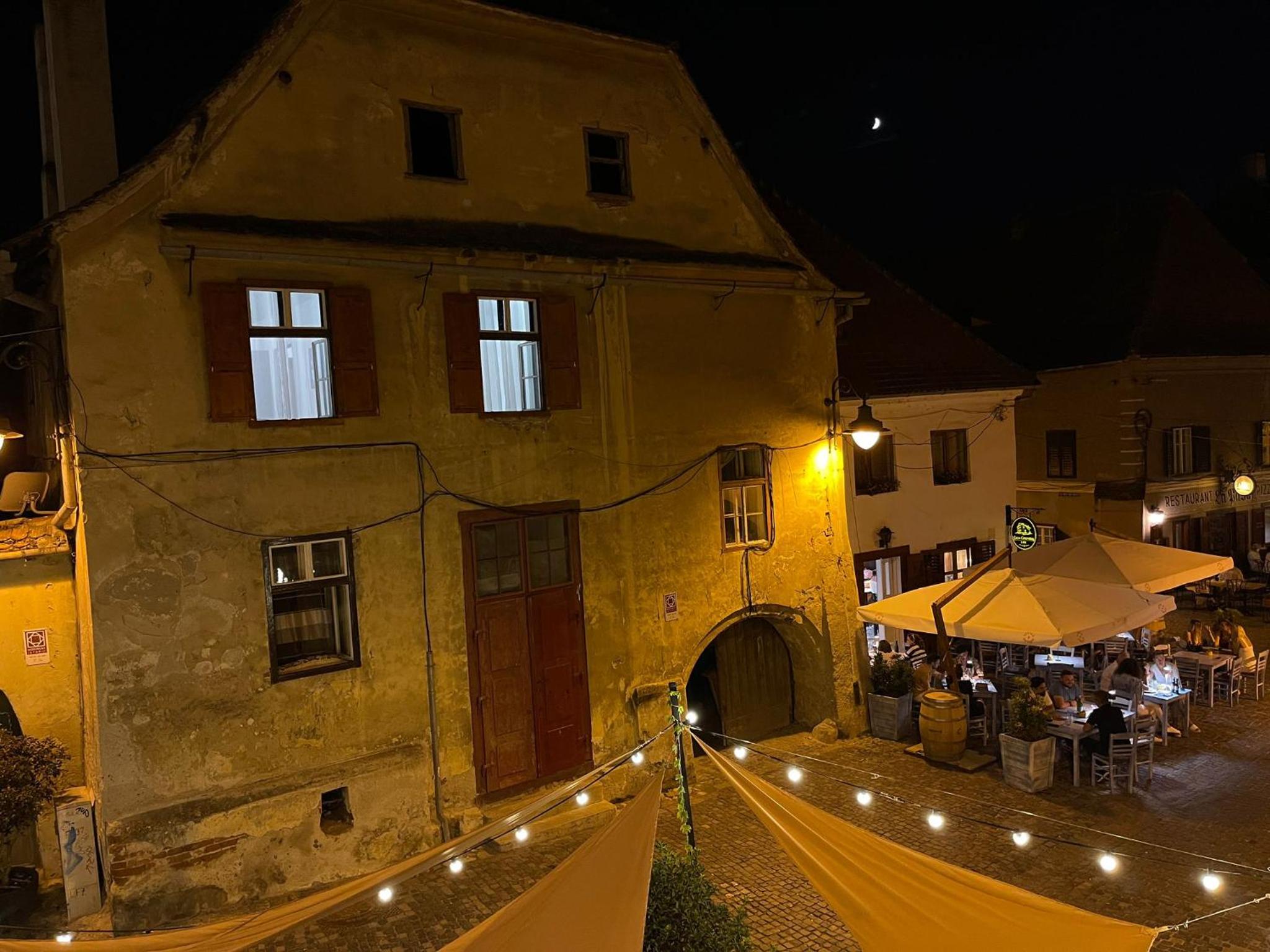 Ultracentral Medieval Apartment
