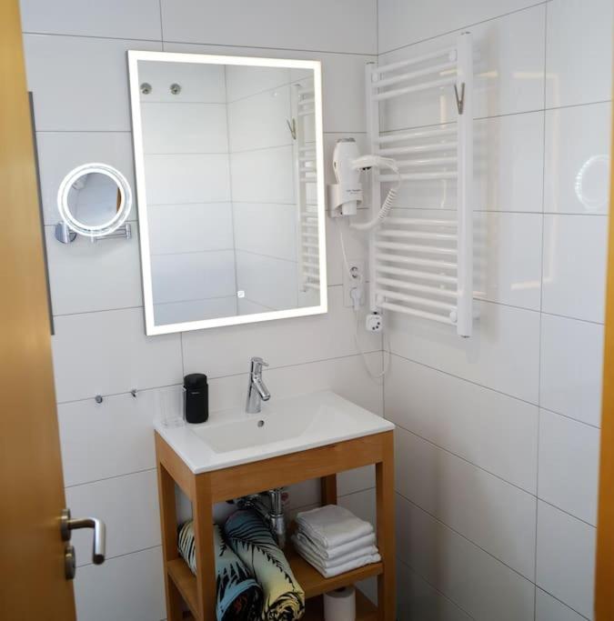 FEEL GOOD Ferienapartment mit Meerblick und Pool
