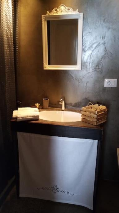 Leccino Suite en Matino — bathroom