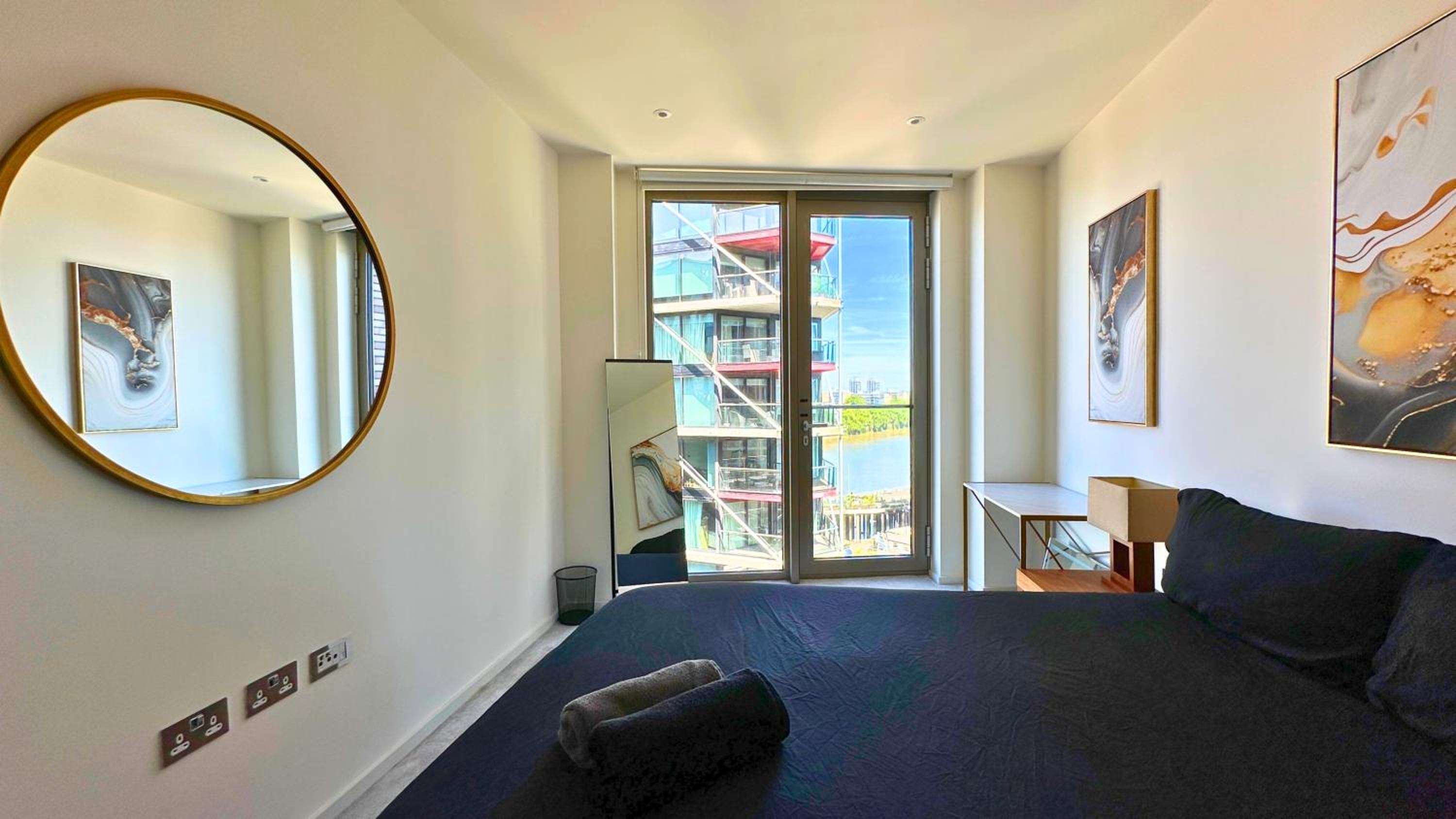 Lavish Penthouse with River View - LuxuryLondonStays view 2