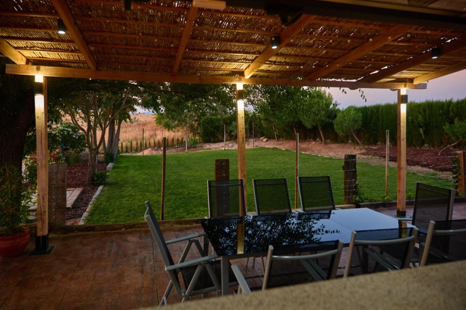 THE FERNANDEZs HOUSE