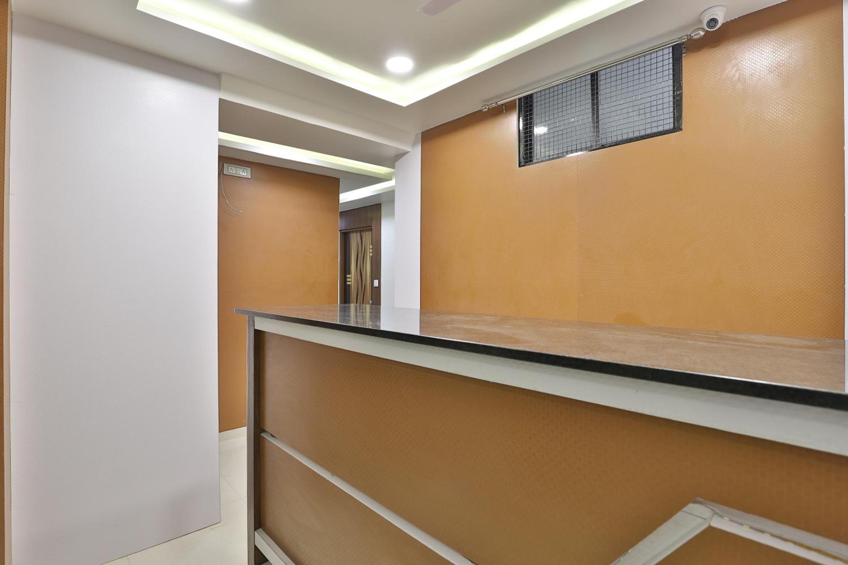 Lobby & Reception