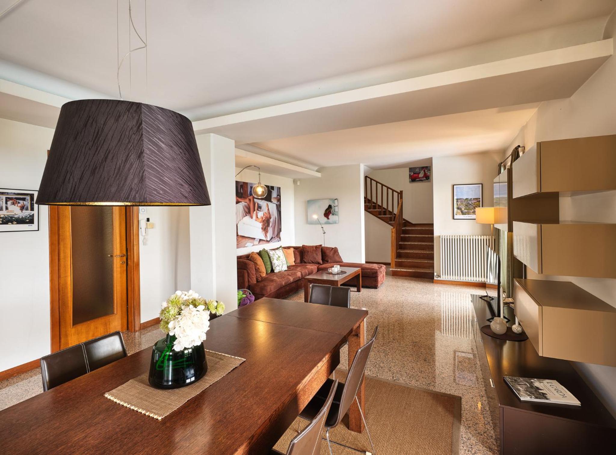 VILLA CELEBRITY - Regarda Travel
