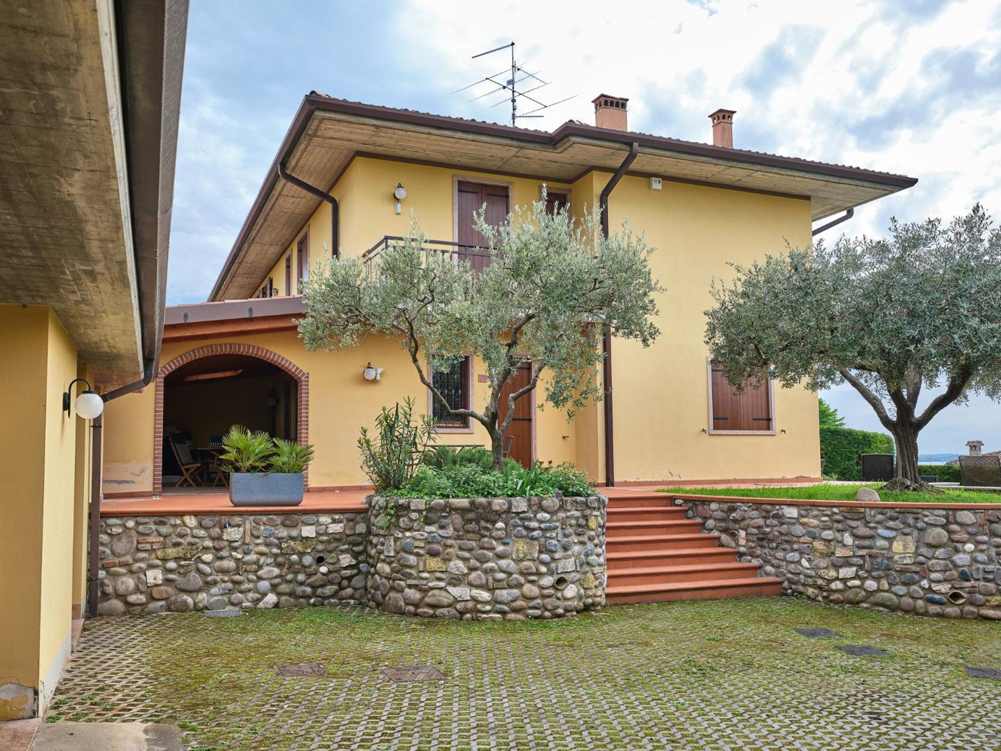 VILLA CELEBRITY - Regarda Travel