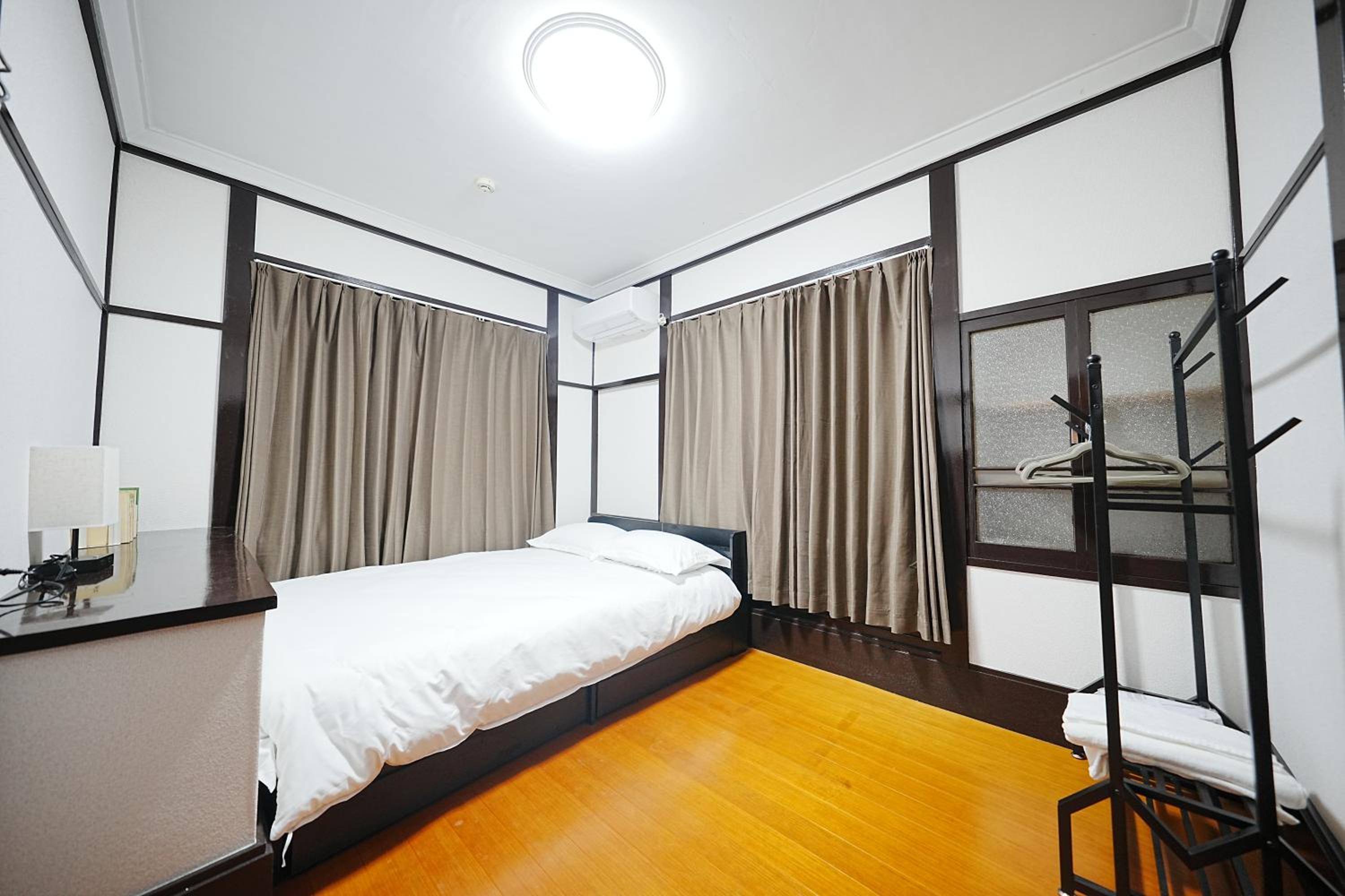 Family or Business Travel 20 percent OFF丨200 sqm 丨 14 min to Shinjuku 丨Century-Old Japanese Garden 丨3 Parking Spaces丨4 Bedrooms