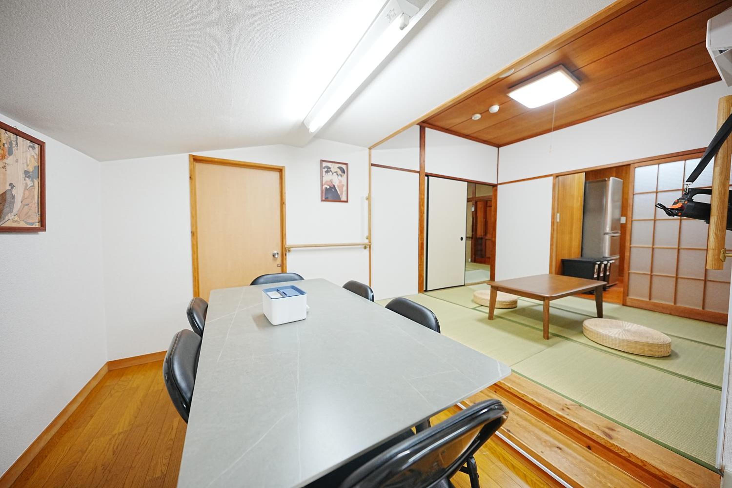 Family or Business Travel 20 percent OFF丨200 sqm 丨 14 min to Shinjuku 丨Century-Old Japanese Garden 丨3 Parking Spaces丨4 Bedrooms