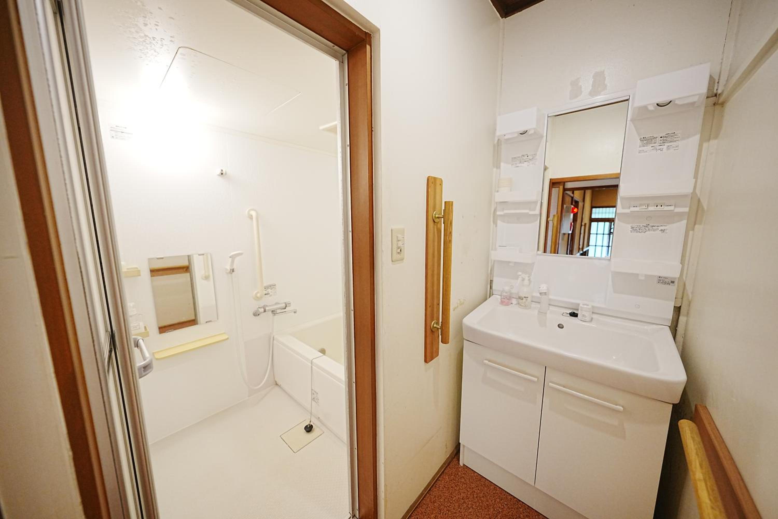 Family or Business Travel 20 percent OFF丨200 sqm 丨 14 min to Shinjuku 丨Century-Old Japanese Garden 丨3 Parking Spaces丨4 Bedrooms