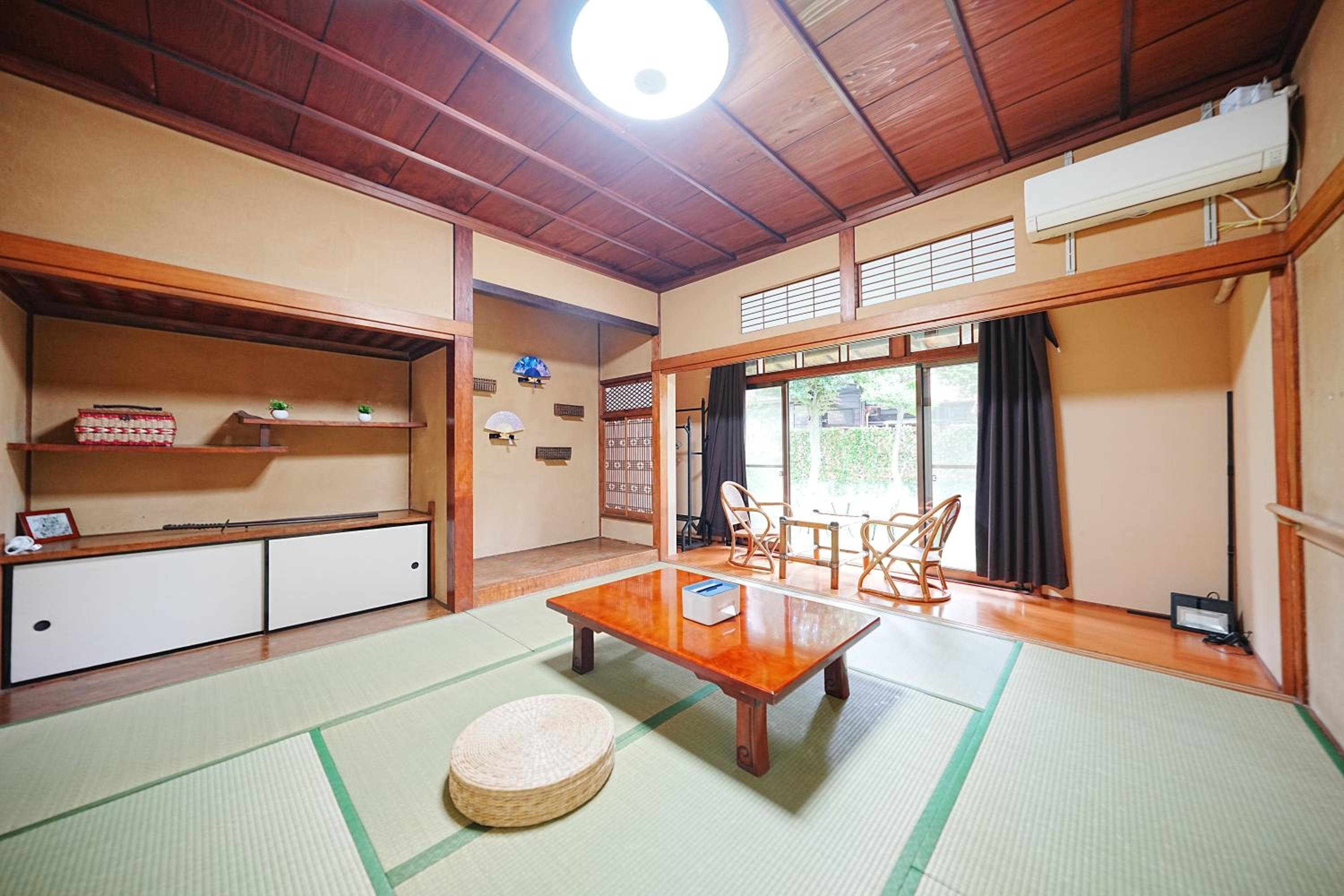Family or Business Travel 20 percent OFF丨200 sqm 丨 14 min to Shinjuku 丨Century-Old Japanese Garden 丨3 Parking Spaces丨4 Bedrooms