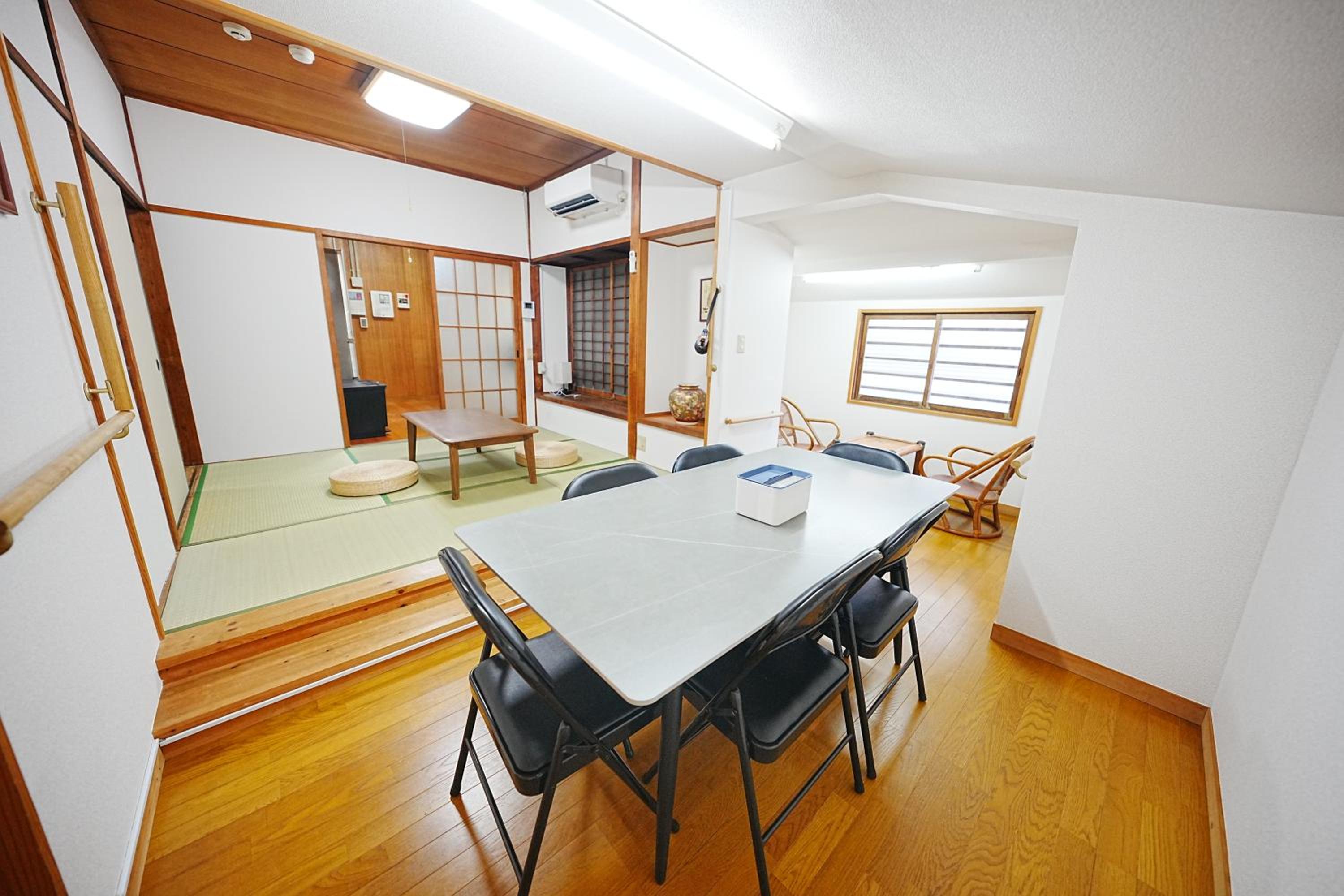 Family or Business Travel 20 percent OFF丨200 sqm 丨 14 min to Shinjuku 丨Century-Old Japanese Garden 丨3 Parking Spaces丨4 Bedrooms