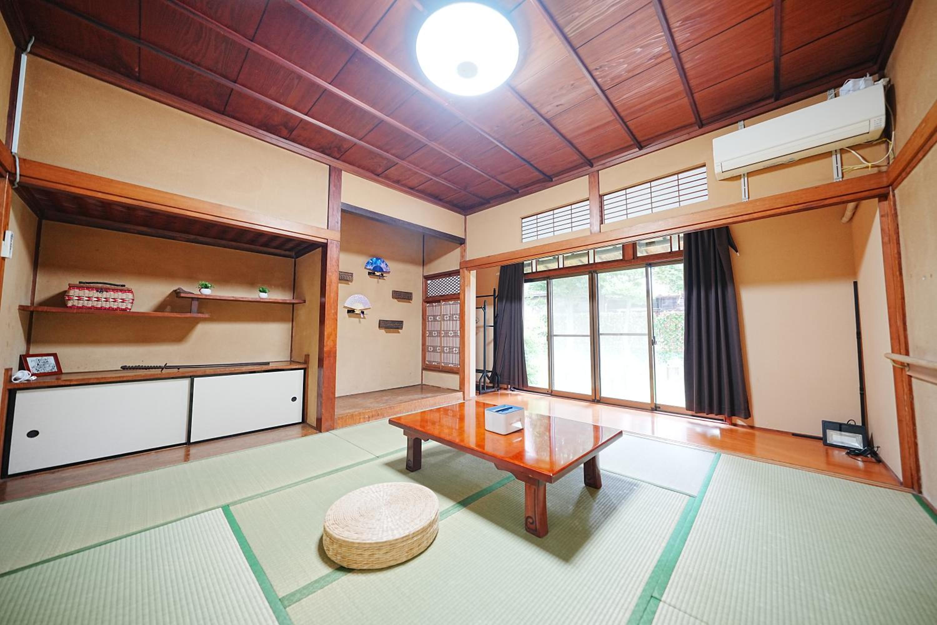 Family or Business Travel 20 percent OFF丨200 sqm 丨 14 min to Shinjuku 丨Century-Old Japanese Garden 丨3 Parking Spaces丨4 Bedrooms