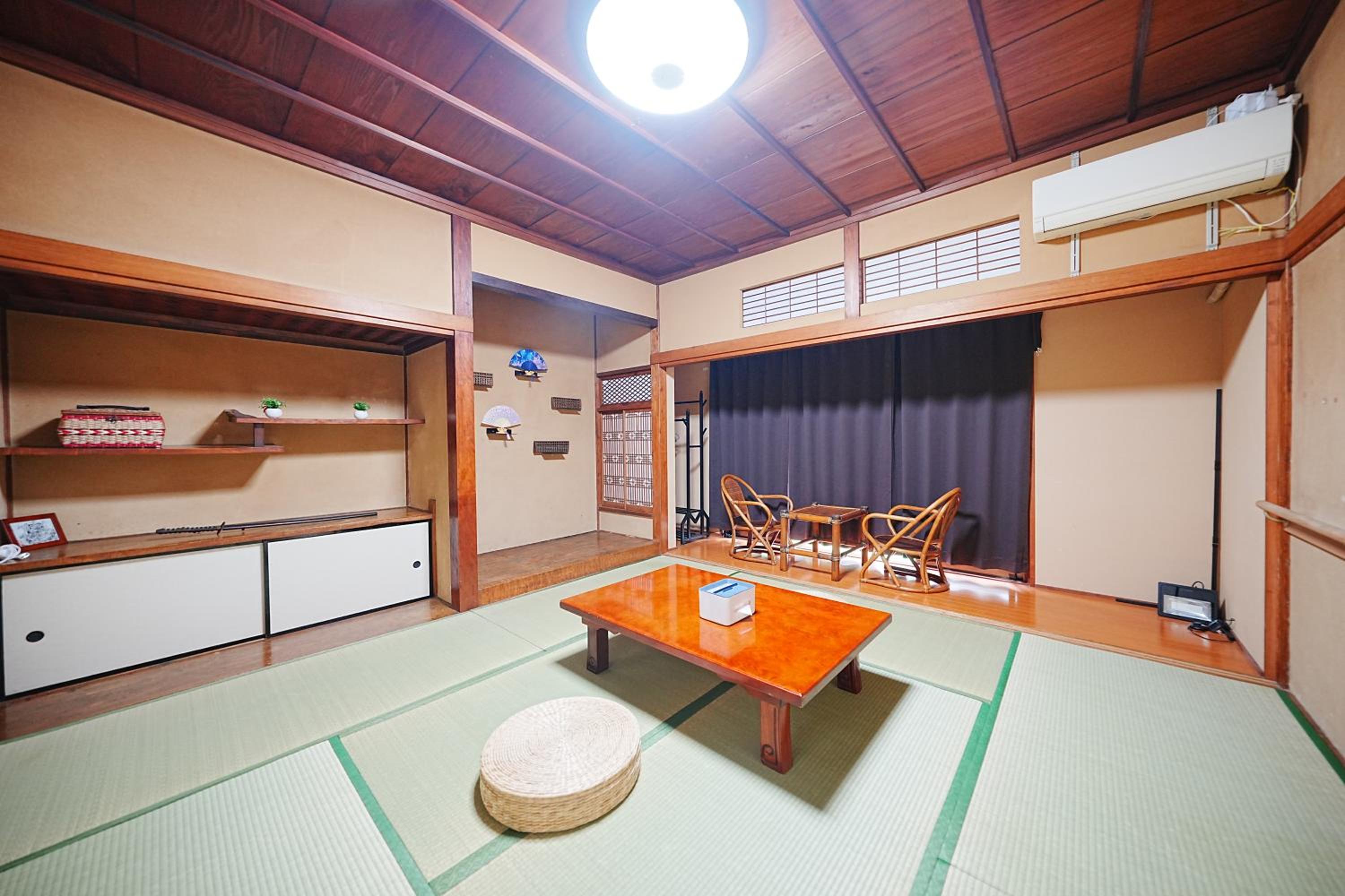 Family or Business Travel 20 percent OFF丨200 sqm 丨 14 min to Shinjuku 丨Century-Old Japanese Garden 丨3 Parking Spaces丨4 Bedrooms