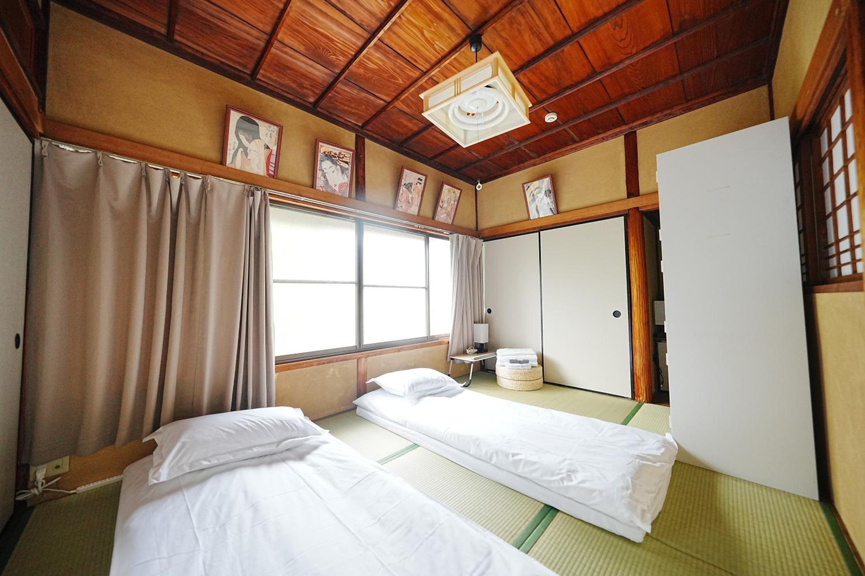 Family or Business Travel 20 percent OFF丨200 sqm 丨 14 min to Shinjuku 丨Century-Old Japanese Garden 丨3 Parking Spaces丨4 Bedrooms