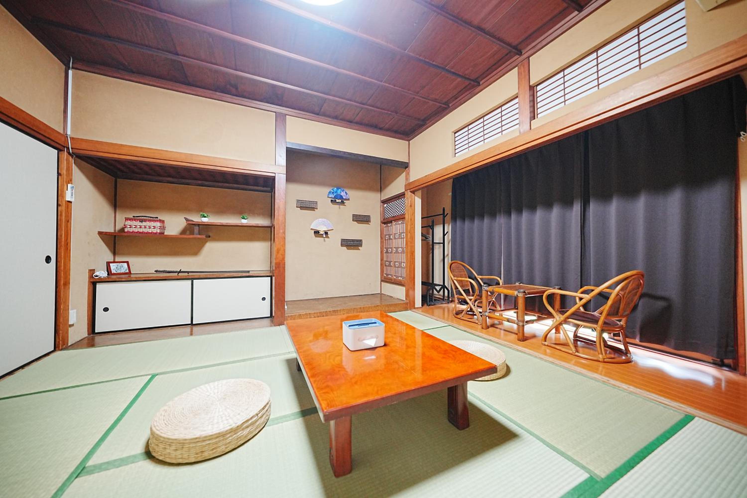 Family or Business Travel 20 percent OFF丨200 sqm 丨 14 min to Shinjuku 丨Century-Old Japanese Garden 丨3 Parking Spaces丨4 Bedrooms