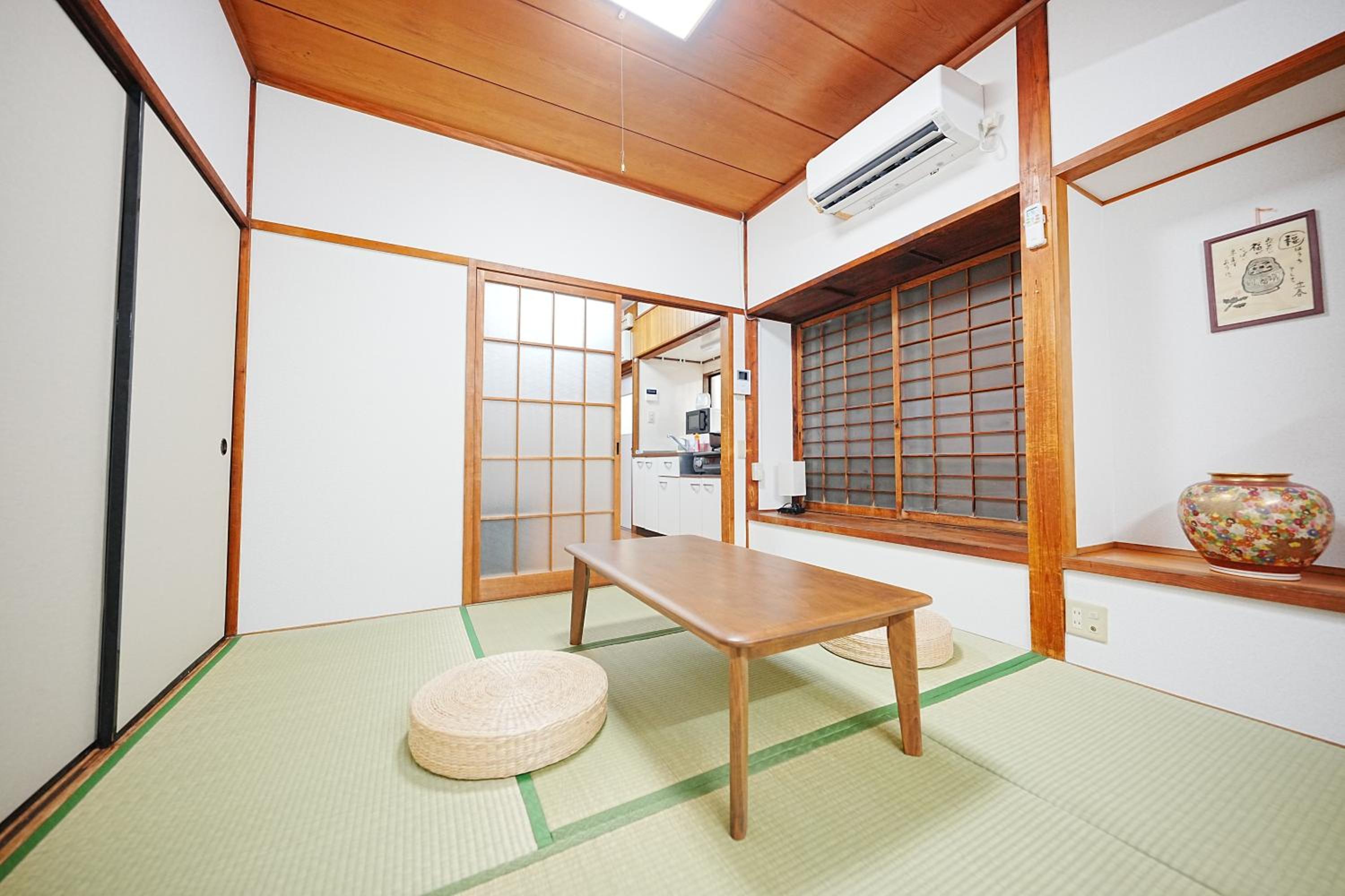 Family or Business Travel 20 percent OFF丨200 sqm 丨 14 min to Shinjuku 丨Century-Old Japanese Garden 丨3 Parking Spaces丨4 Bedrooms