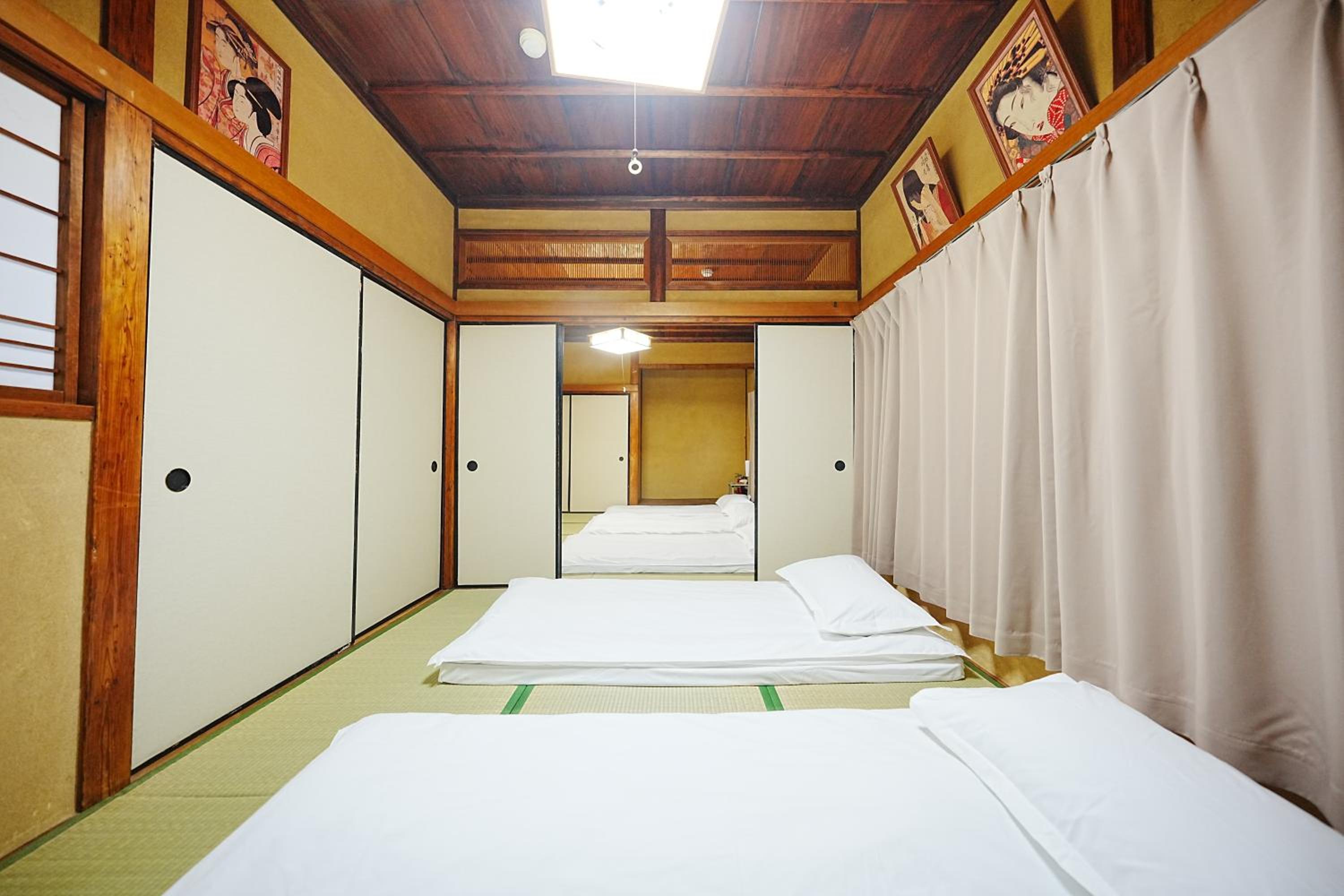Family or Business Travel 20 percent OFF丨200 sqm 丨 14 min to Shinjuku 丨Century-Old Japanese Garden 丨3 Parking Spaces丨4 Bedrooms