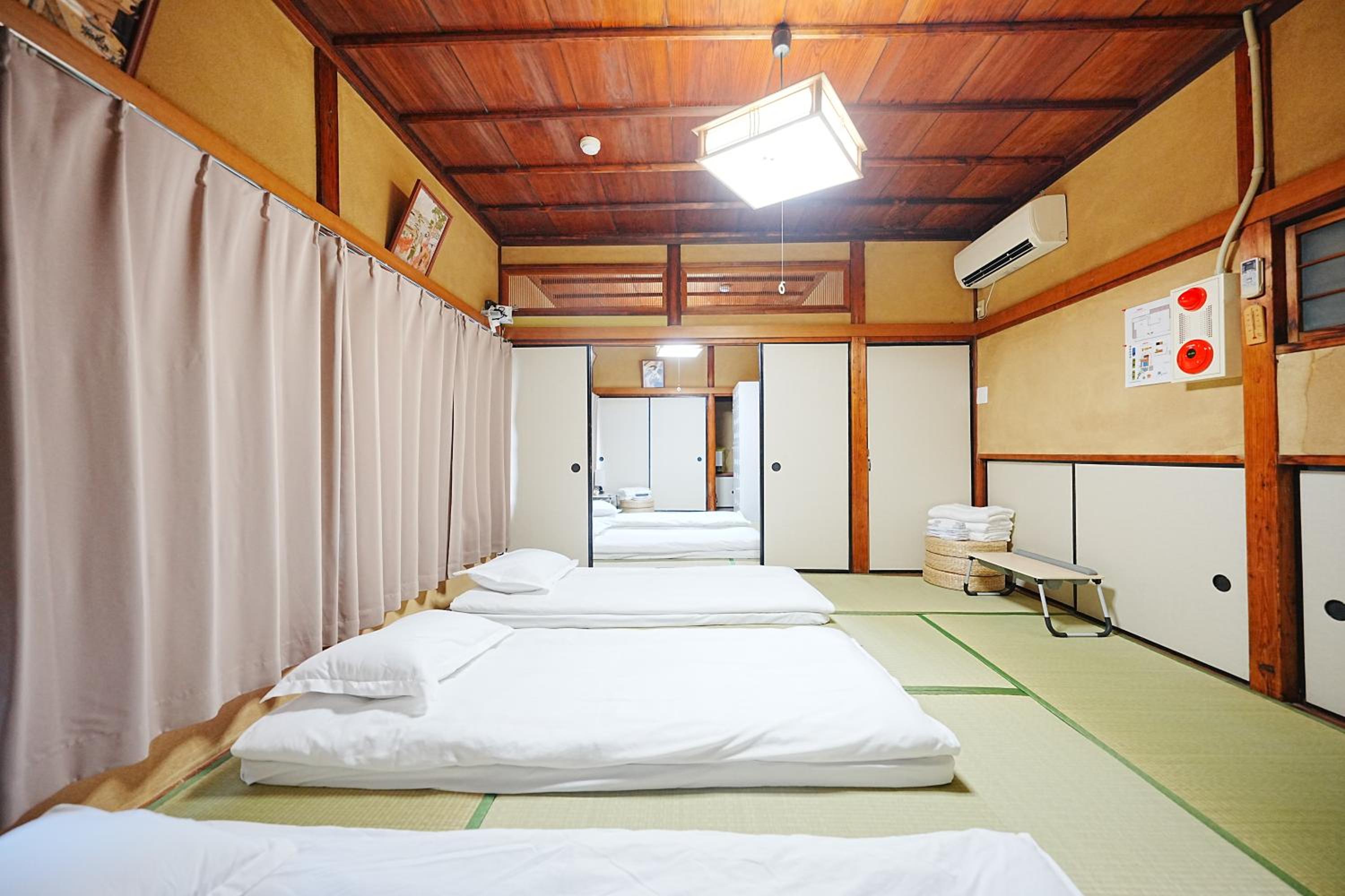 Family or Business Travel 20 percent OFF丨200 sqm 丨 14 min to Shinjuku 丨Century-Old Japanese Garden 丨3 Parking Spaces丨4 Bedrooms