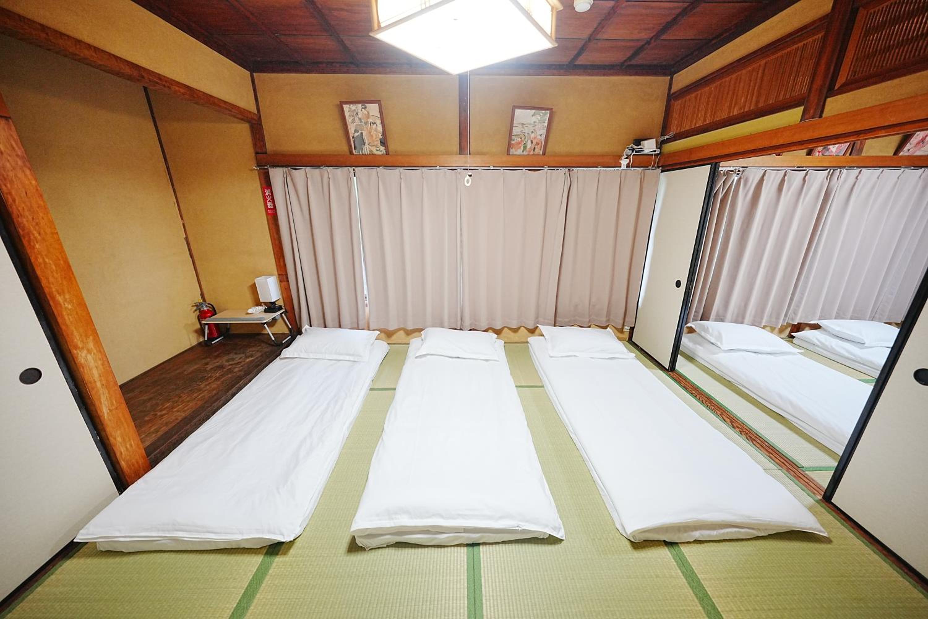 Family or Business Travel 20 percent OFF丨200 sqm 丨 14 min to Shinjuku 丨Century-Old Japanese Garden 丨3 Parking Spaces丨4 Bedrooms