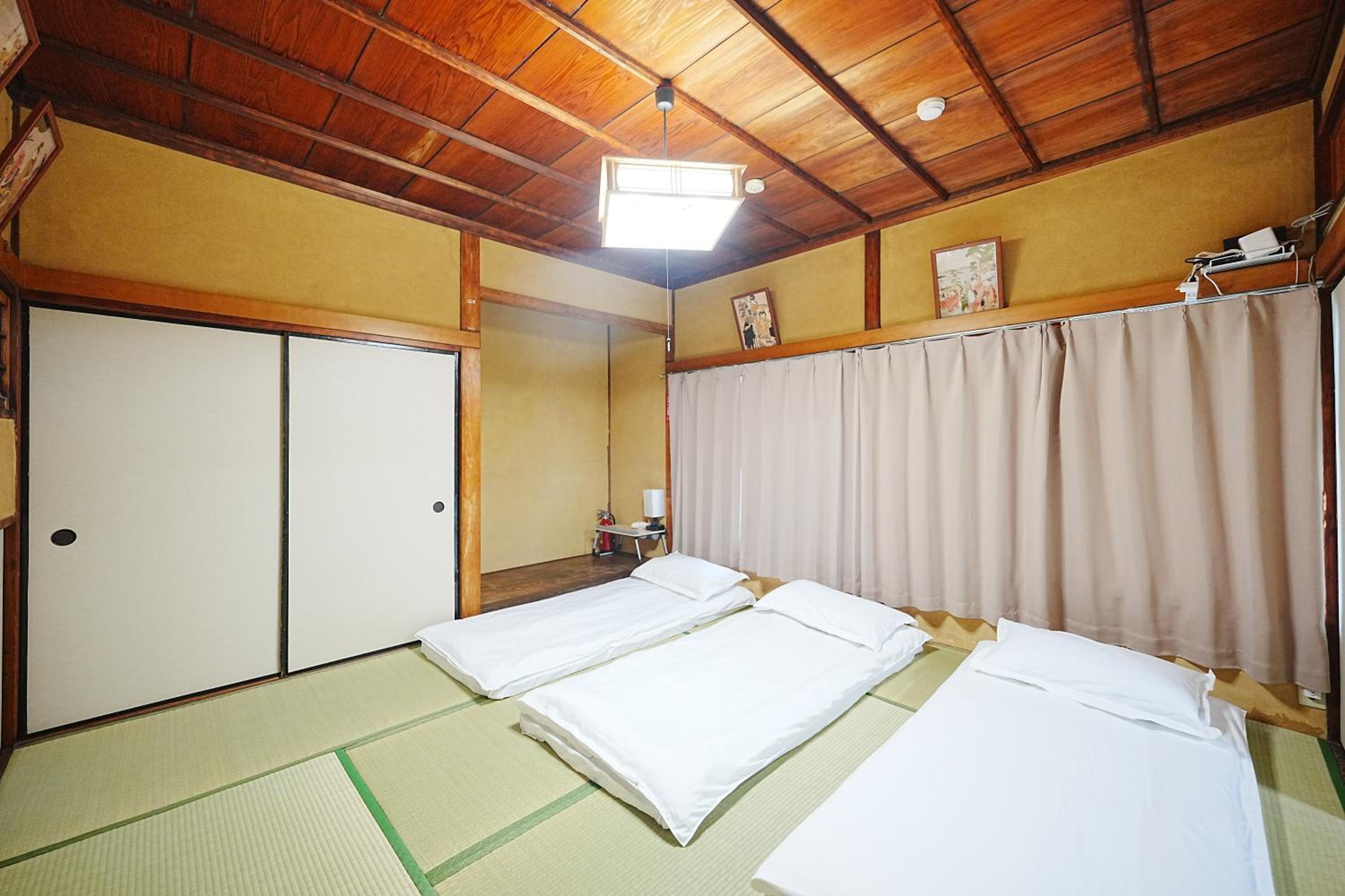 Family or Business Travel 20 percent OFF丨200 sqm 丨 14 min to Shinjuku 丨Century-Old Japanese Garden 丨3 Parking Spaces丨4 Bedrooms