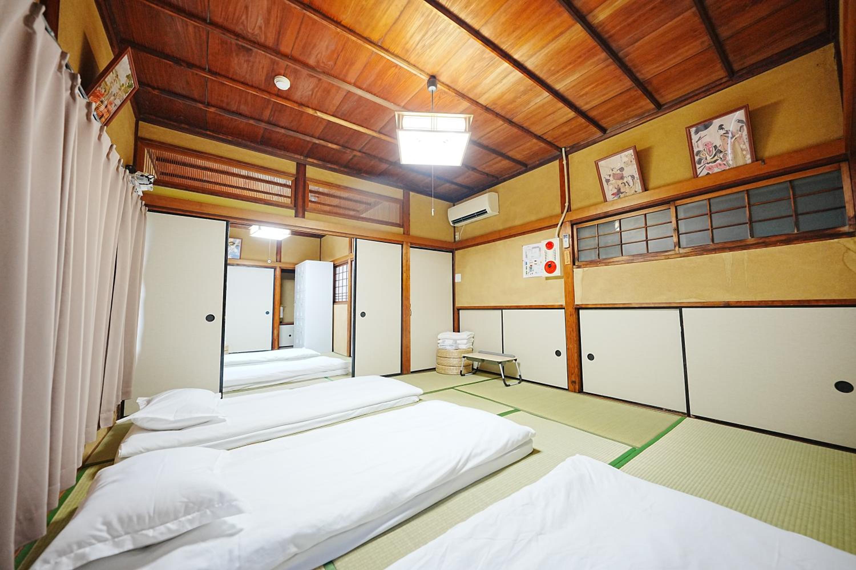 Family or Business Travel 20 percent OFF丨200 sqm 丨 14 min to Shinjuku 丨Century-Old Japanese Garden 丨3 Parking Spaces丨4 Bedrooms