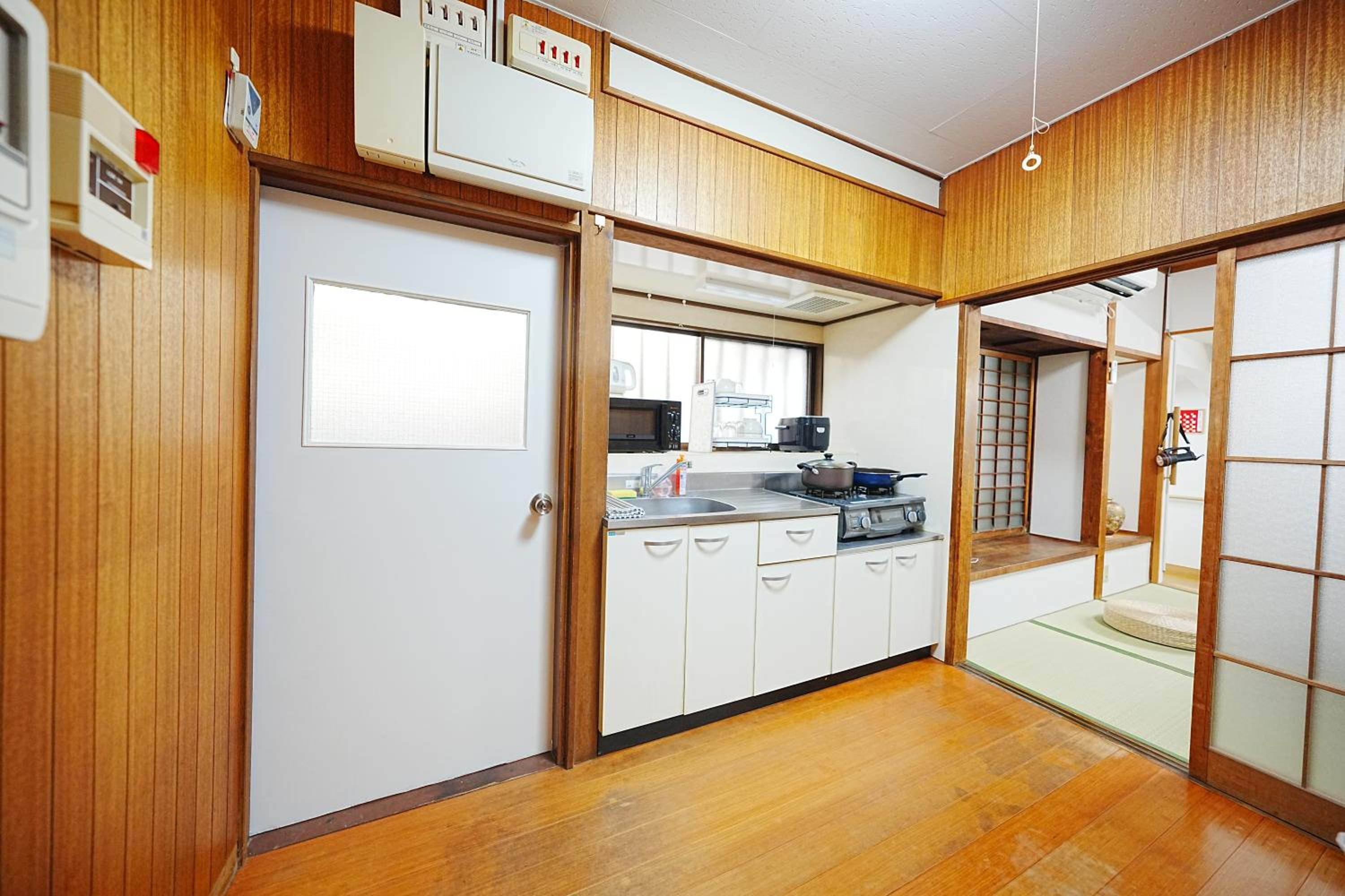 Family or Business Travel 20 percent OFF丨200 sqm 丨 14 min to Shinjuku 丨Century-Old Japanese Garden 丨3 Parking Spaces丨4 Bedrooms