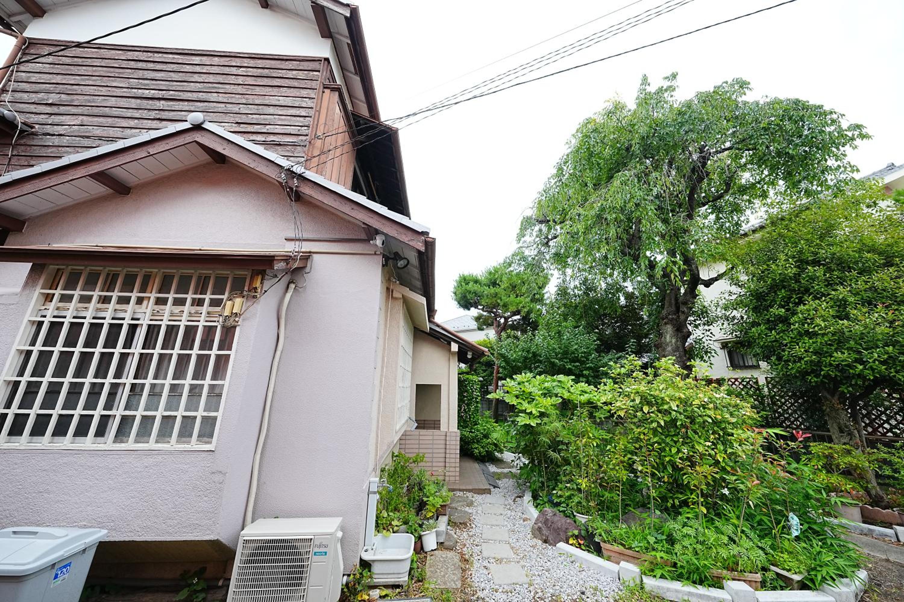 Family or Business Travel 20 percent OFF丨200 sqm 丨 14 min to Shinjuku 丨Century-Old Japanese Garden 丨3 Parking Spaces丨4 Bedrooms