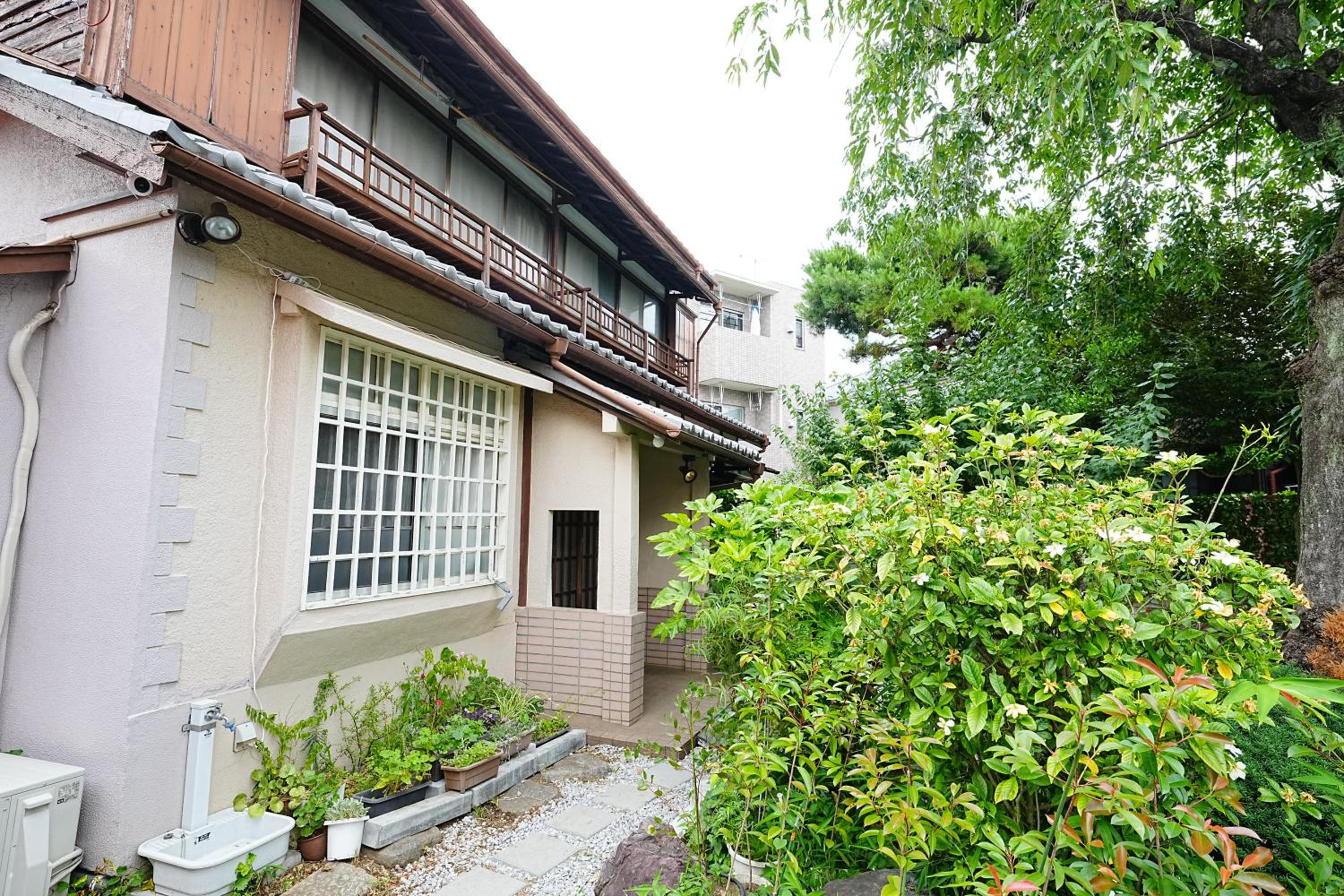 Family or Business Travel 20 percent OFF丨200 sqm 丨 14 min to Shinjuku 丨Century-Old Japanese Garden 丨3 Parking Spaces丨4 Bedrooms