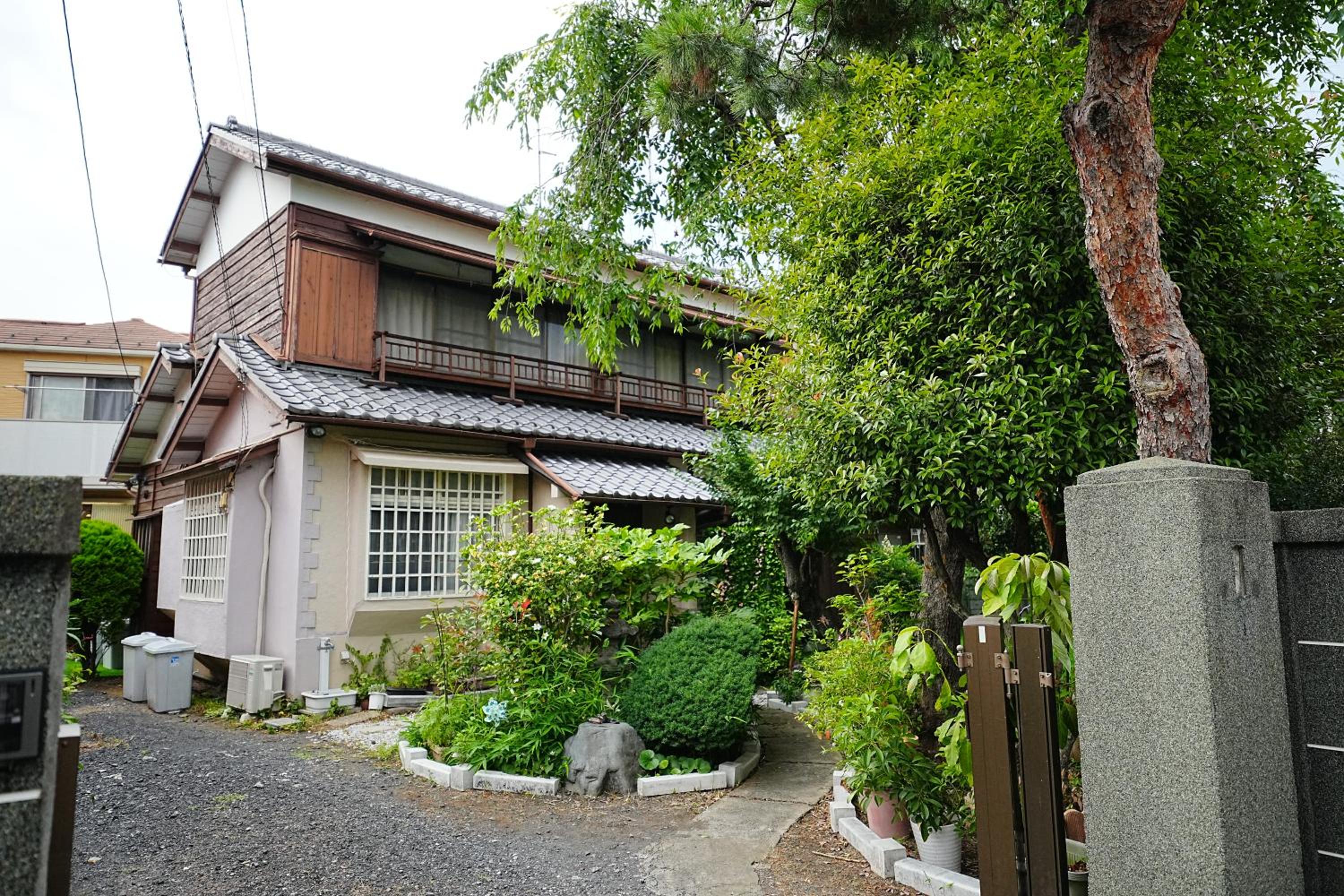 Family or Business Travel 20 percent OFF丨200 sqm 丨 14 min to Shinjuku 丨Century-Old Japanese Garden 丨3 Parking Spaces丨4 Bedrooms