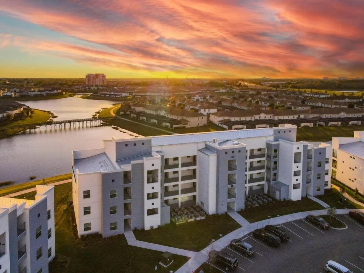 Lovely 2BR Codo with 2Clubhouses & Kids Splash Pad