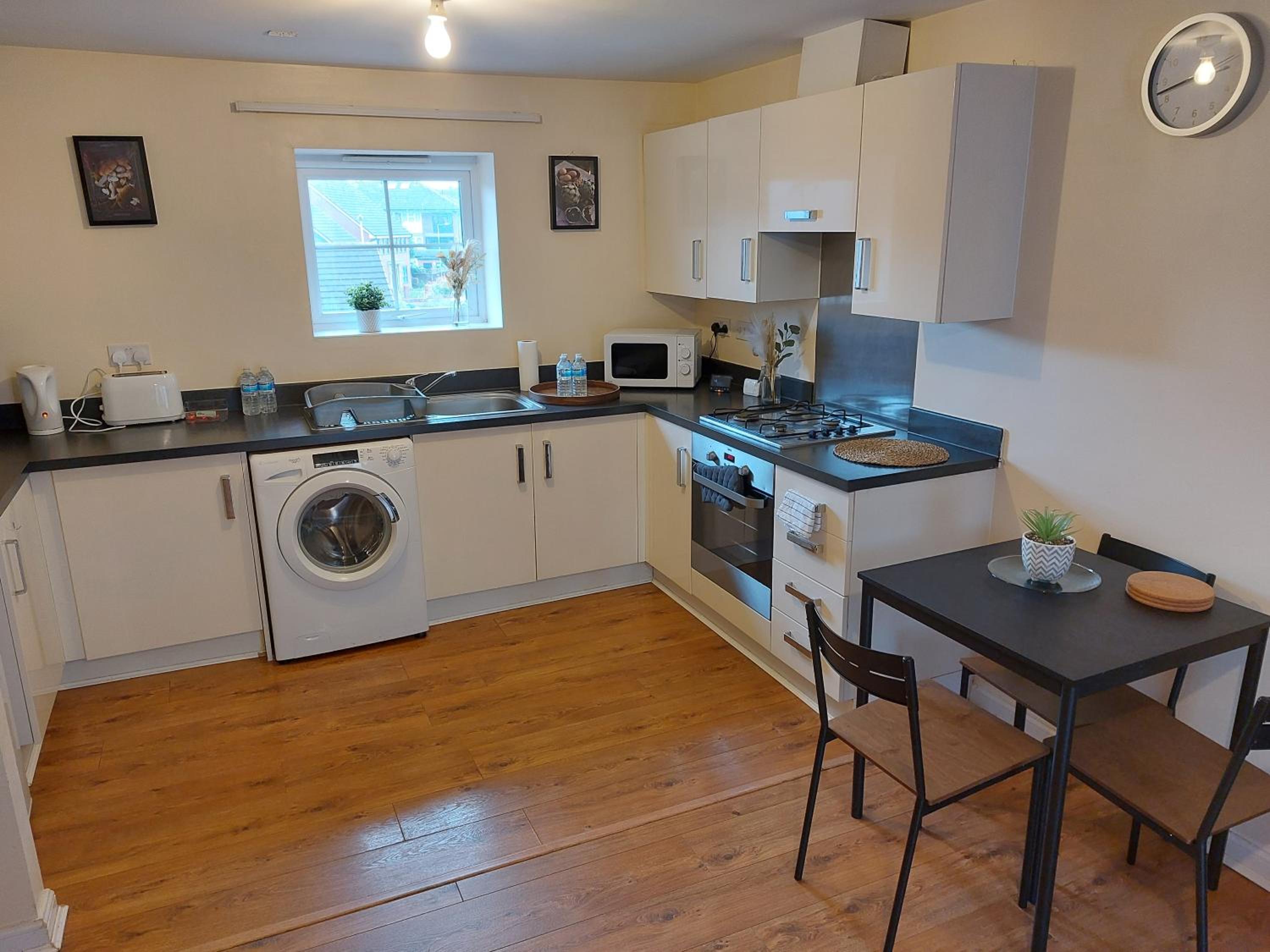 Two Bedroom Semi-detached Modern House in Birmingham view 5