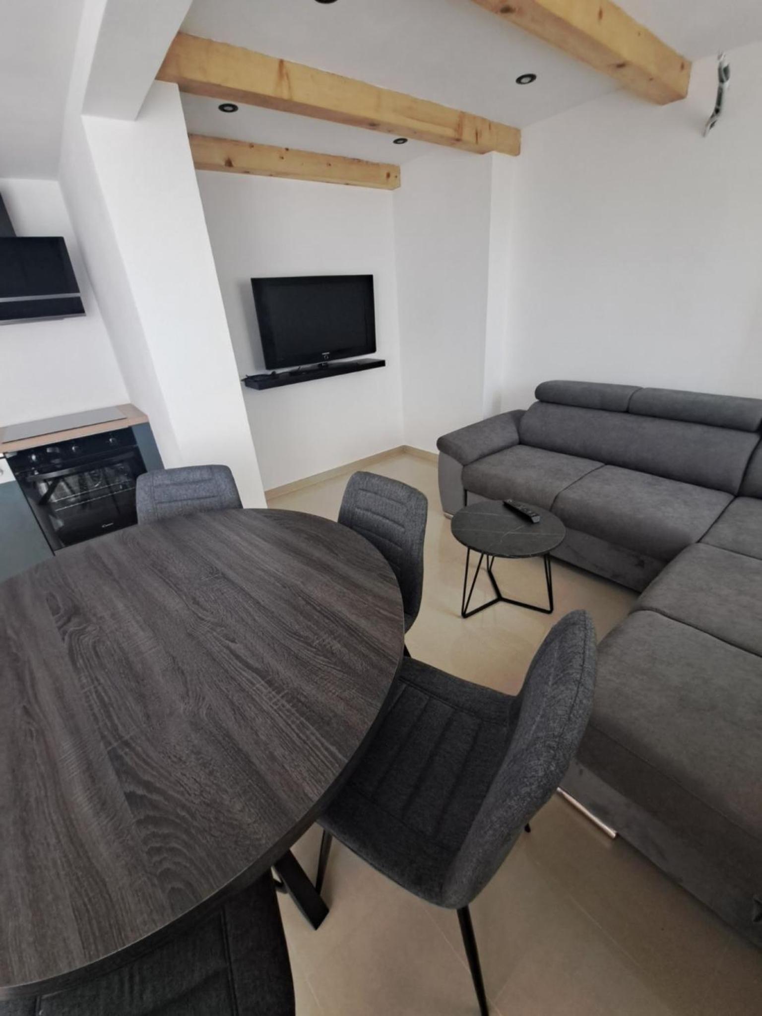 Apartments Damir with Sea View