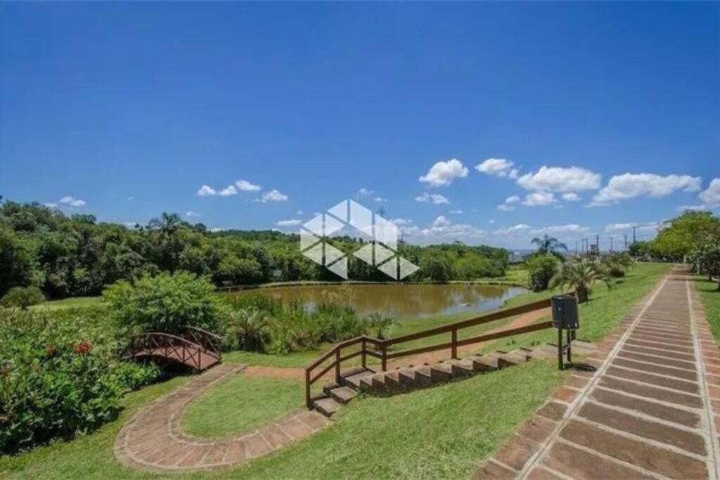 Casa confortável em condomínio