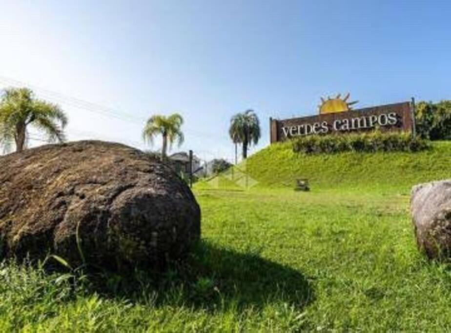 Casa confortável em condomínio
