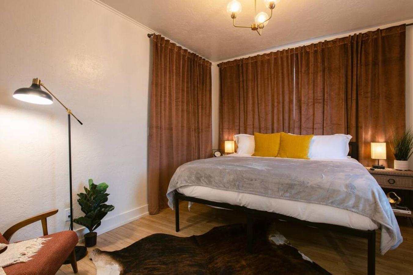 Oakdale Suites - Master Property