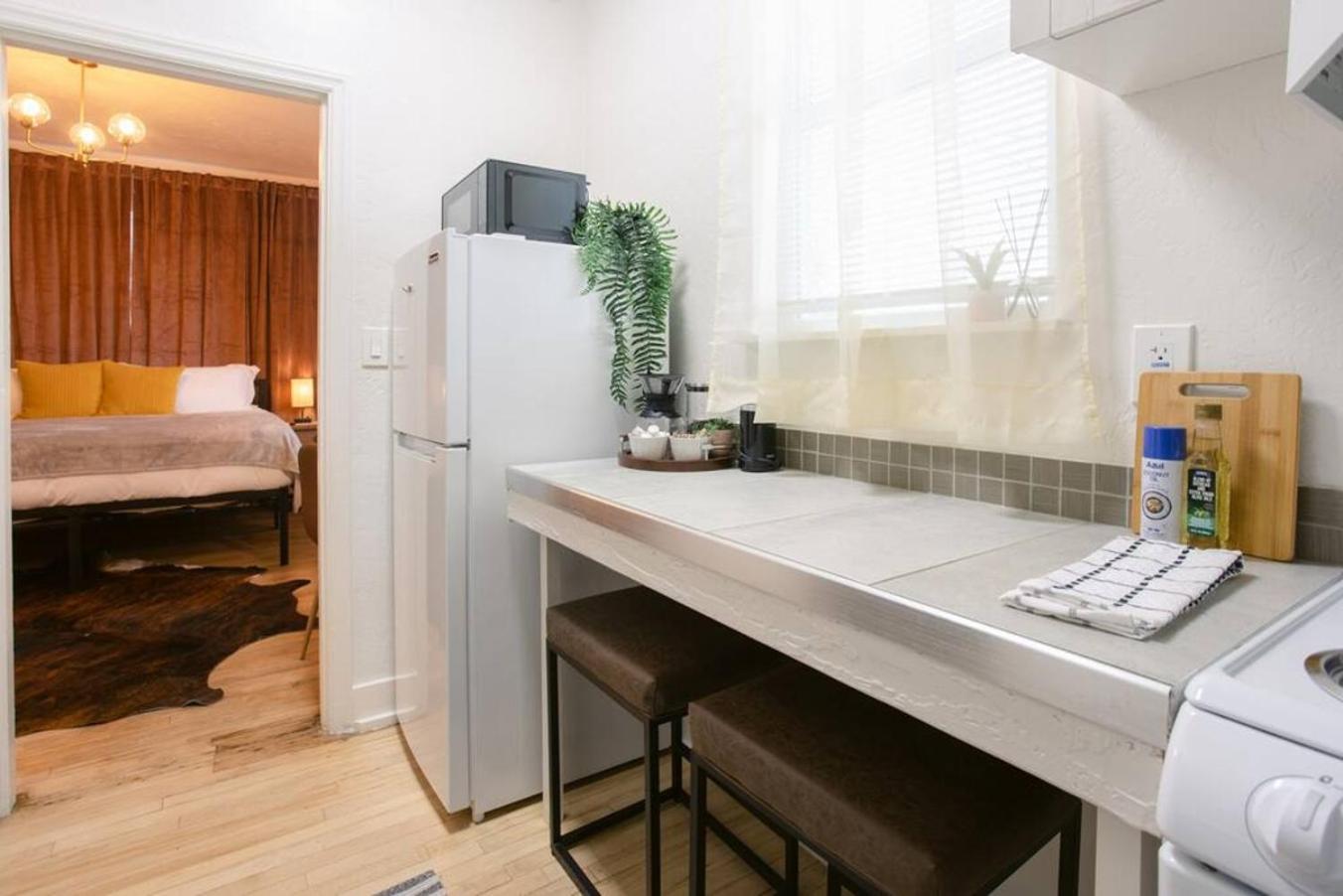 Oakdale Suites - Master Property