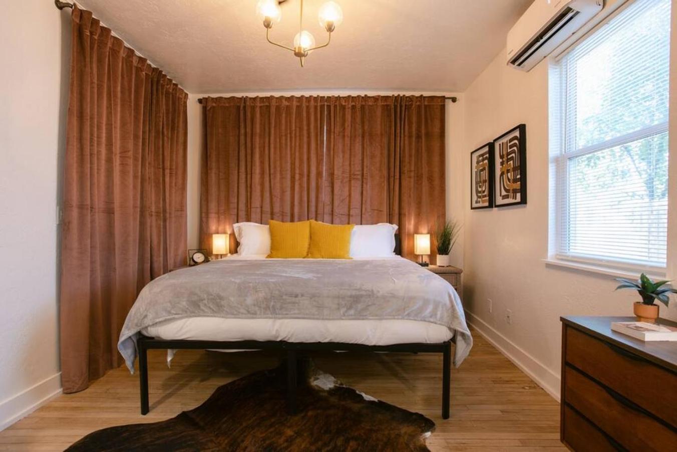Oakdale Suites - Master Property