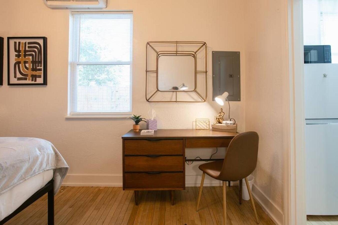 Oakdale Suites - Master Property